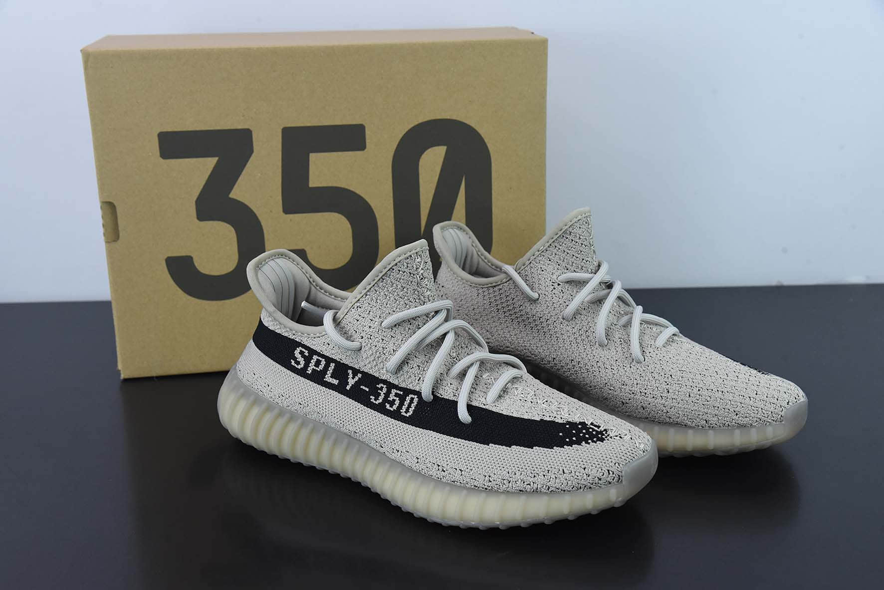 阿迪达斯Adidas Yeezy Boost 350v2“BeigeBlack”卡其黑芝麻油漆条侃爷同款椰子爆米花跑鞋纯原版本 货号:HP7870