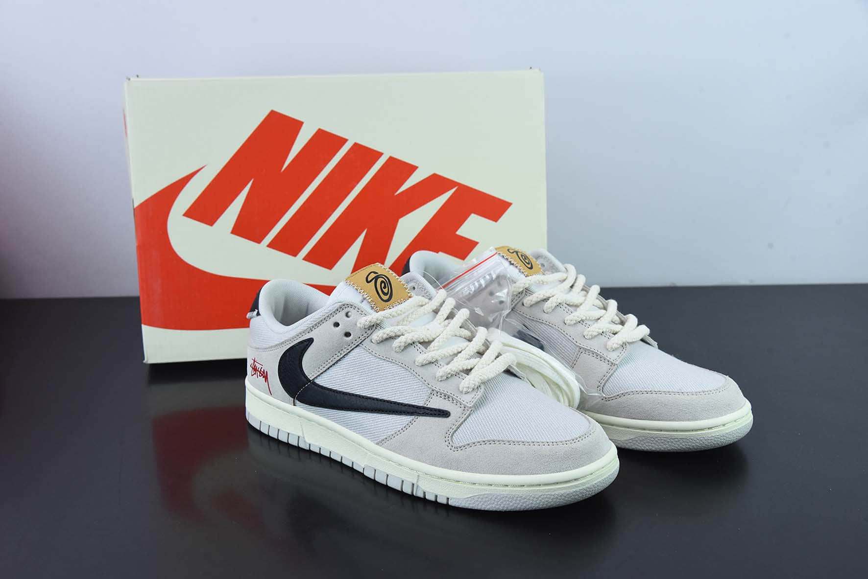 耐克Nike Stussy x Nk SB Dunk Low Certified Fresh 灰黑斯图西联名倒勾 SB扣篮系列低帮休闲运动滑板板鞋纯原版本 货号: DD9776-068