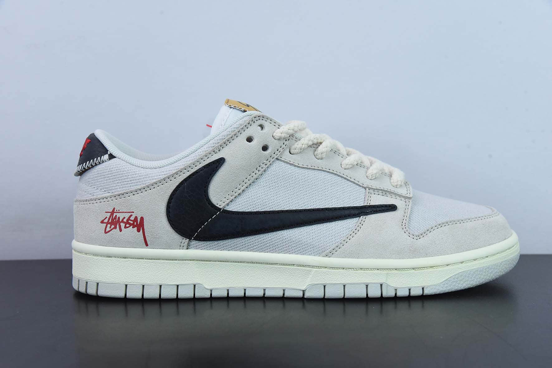 耐克Nike Stussy x Nk SB Dunk Low Certified Fresh 灰黑斯图西联名倒勾 SB扣篮系列低帮休闲运动滑板板鞋纯原版本 货号: DD9776-068