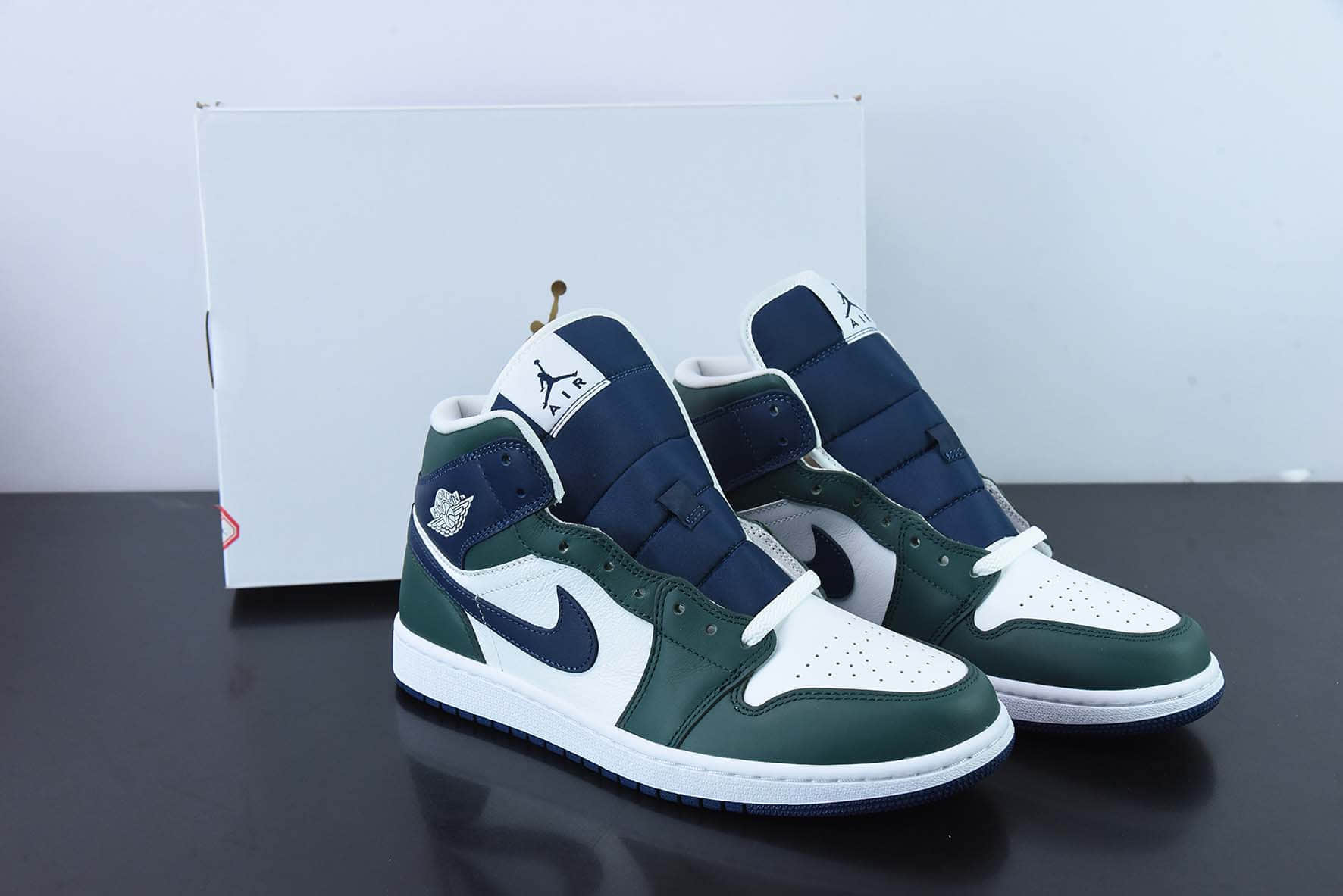 乔丹Air Jordan 1 Mid AJ1乔1蓝绿拼色中帮篮球鞋纯原版本 货号：DZ5326-300