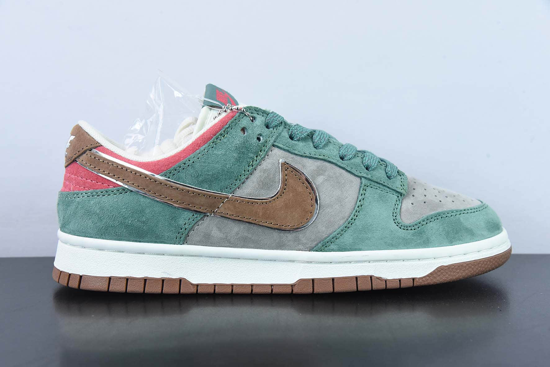 耐克Nike Otomo Katsuhiro x NK SB Dunk Low Steamboy OST 大友克洋联名麂皮黄灰绿SB低帮滑板鞋纯原版本 货号:LF0039-023