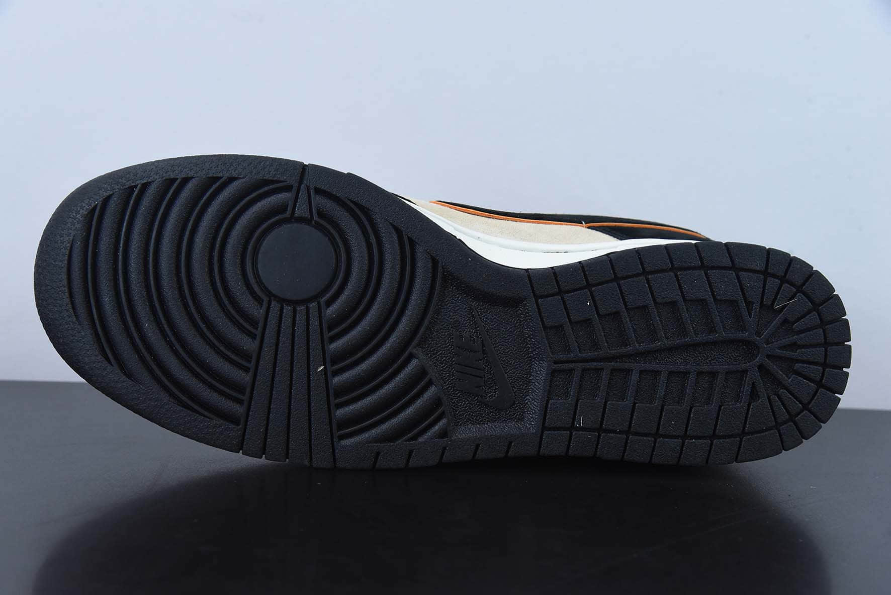 耐克Nike Otomo Katsuhiro x NK SB Dunk Low Steamboy OST 大友克洋联名麂皮黑橙SB低帮滑板鞋纯原版本 货号：LF0039-027