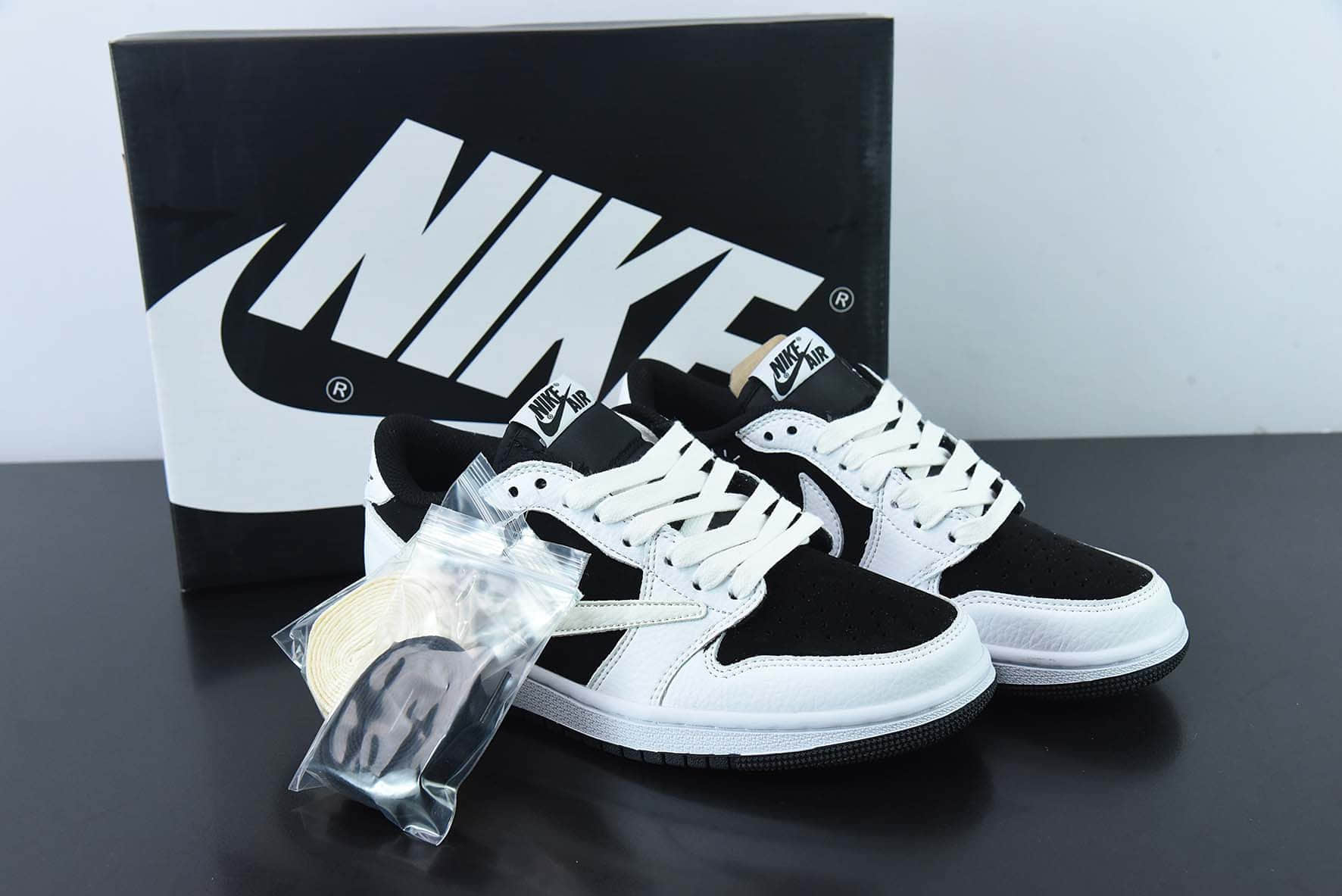 乔丹 Air Jordan Travis Scott x Air Jordan 1 Low 黑白熊猫低帮倒钩TS联名板鞋纯原版本 货号：DM7866-101