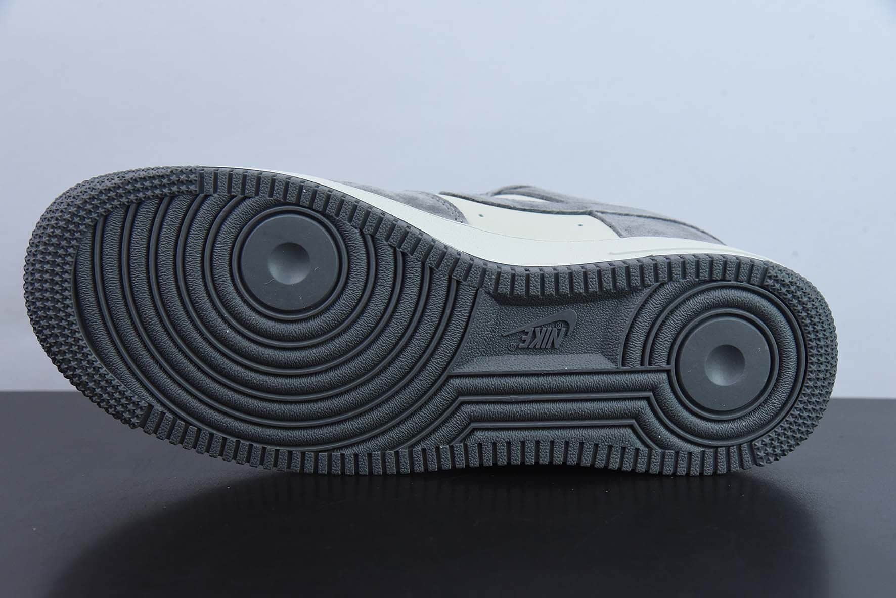 耐克Nike Air Force 1'07 Low “Panther”漫威系列 “黑豹主题”灰白拼接空军一号低帮休闲板鞋纯原版本 货号：CW2288-866