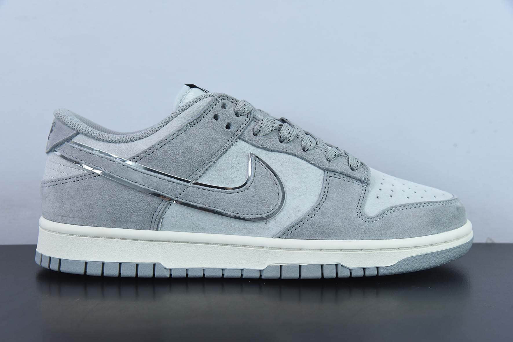 耐克Nike Otomo Katsuhiro x Nike SB Dunk LowSteamboy OST“大友克洋联名麂皮烟灰米白银SB低帮休闲滑板鞋纯原版本 货号:DA5563-011