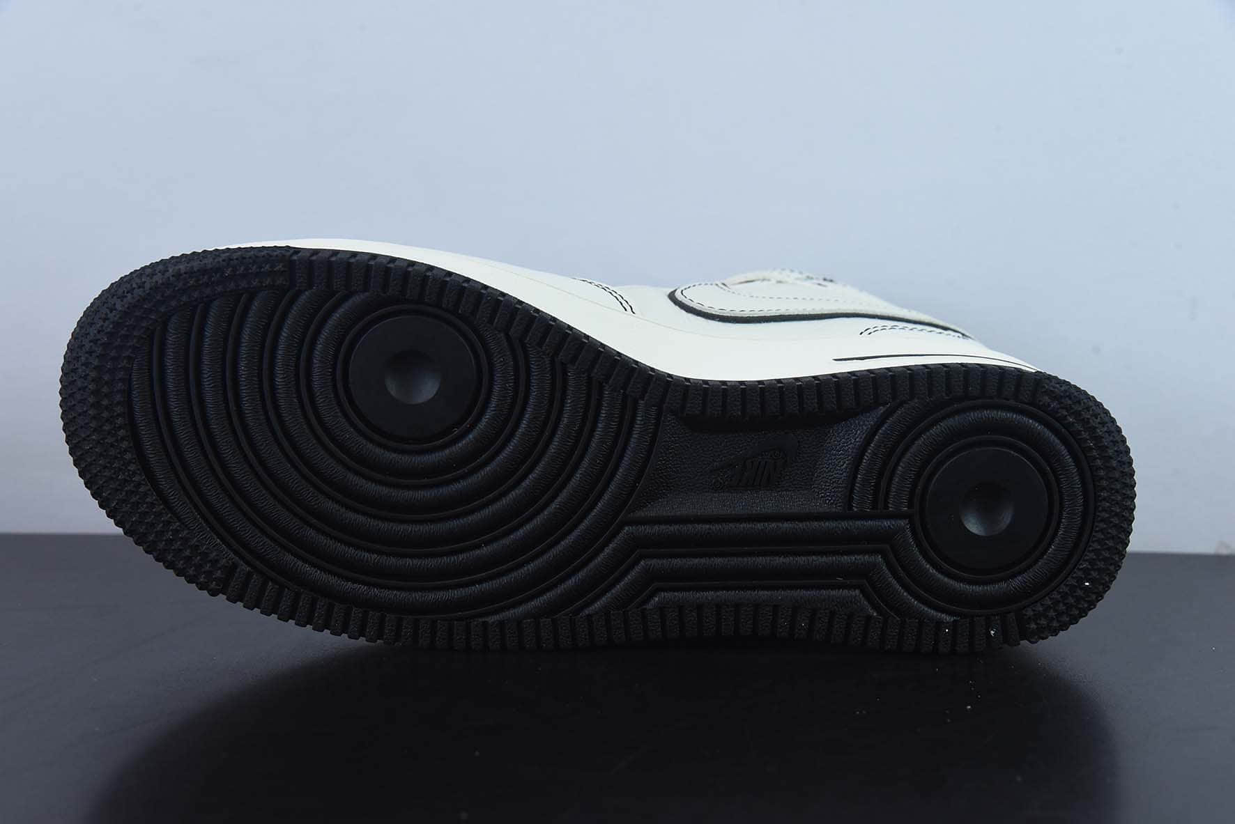 耐克Nike Undefeated x Nk Air Force 1'07 Mid 夜魔侠空军一号中帮休闲板鞋纯原版本 货号:GB5969-001