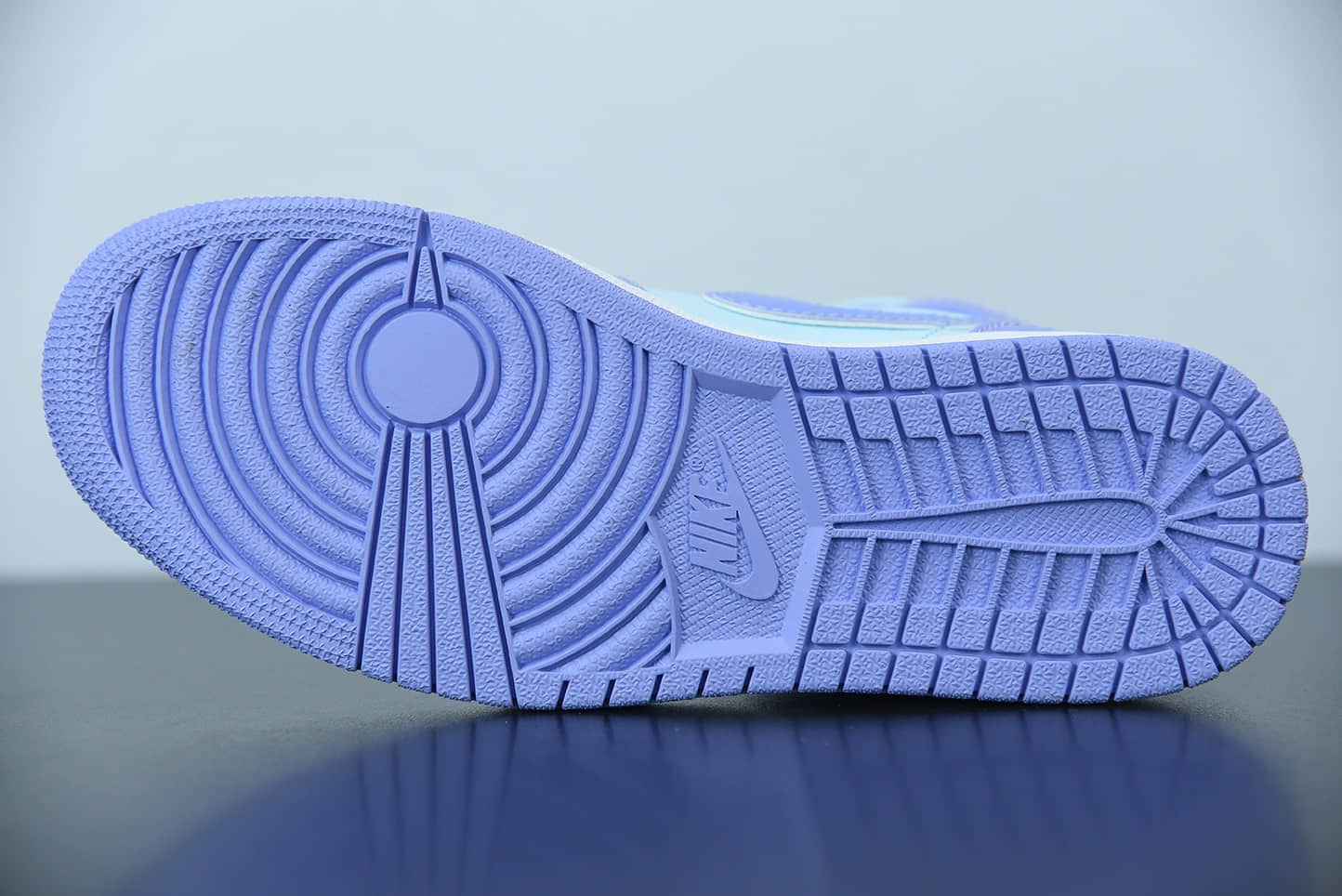 乔丹Air Jordan 1 Mid SE AJ1 乔1紫罗兰中帮女子文化篮球鞋纯原版本 货号:554724-500