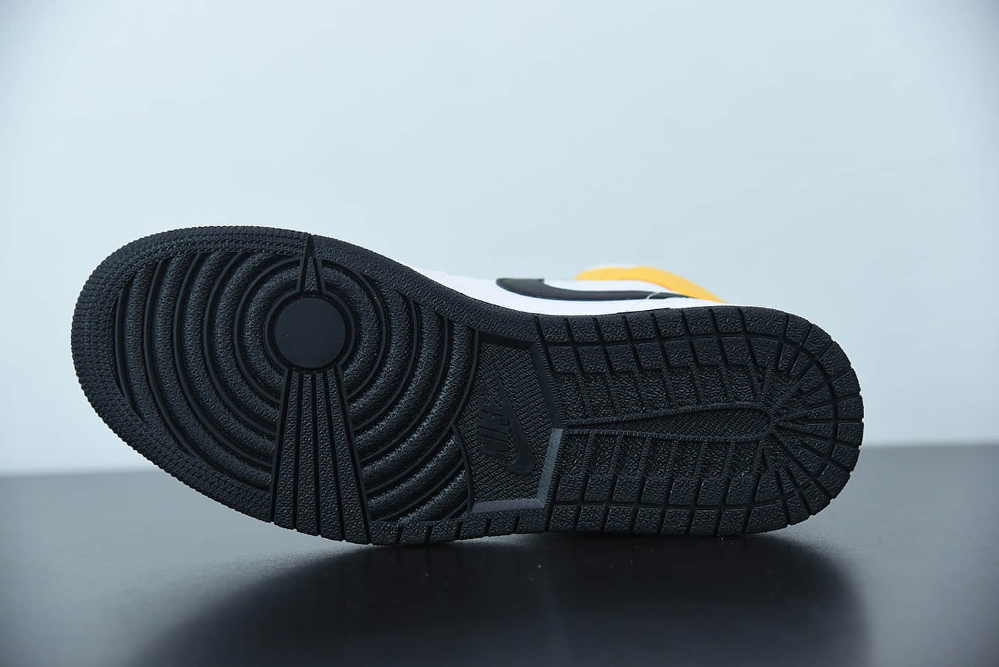 乔丹Air Jordan 1 Mid “Laser Orange”激光黄中帮文化篮球鞋纯原版本 货号：BQ6472-107