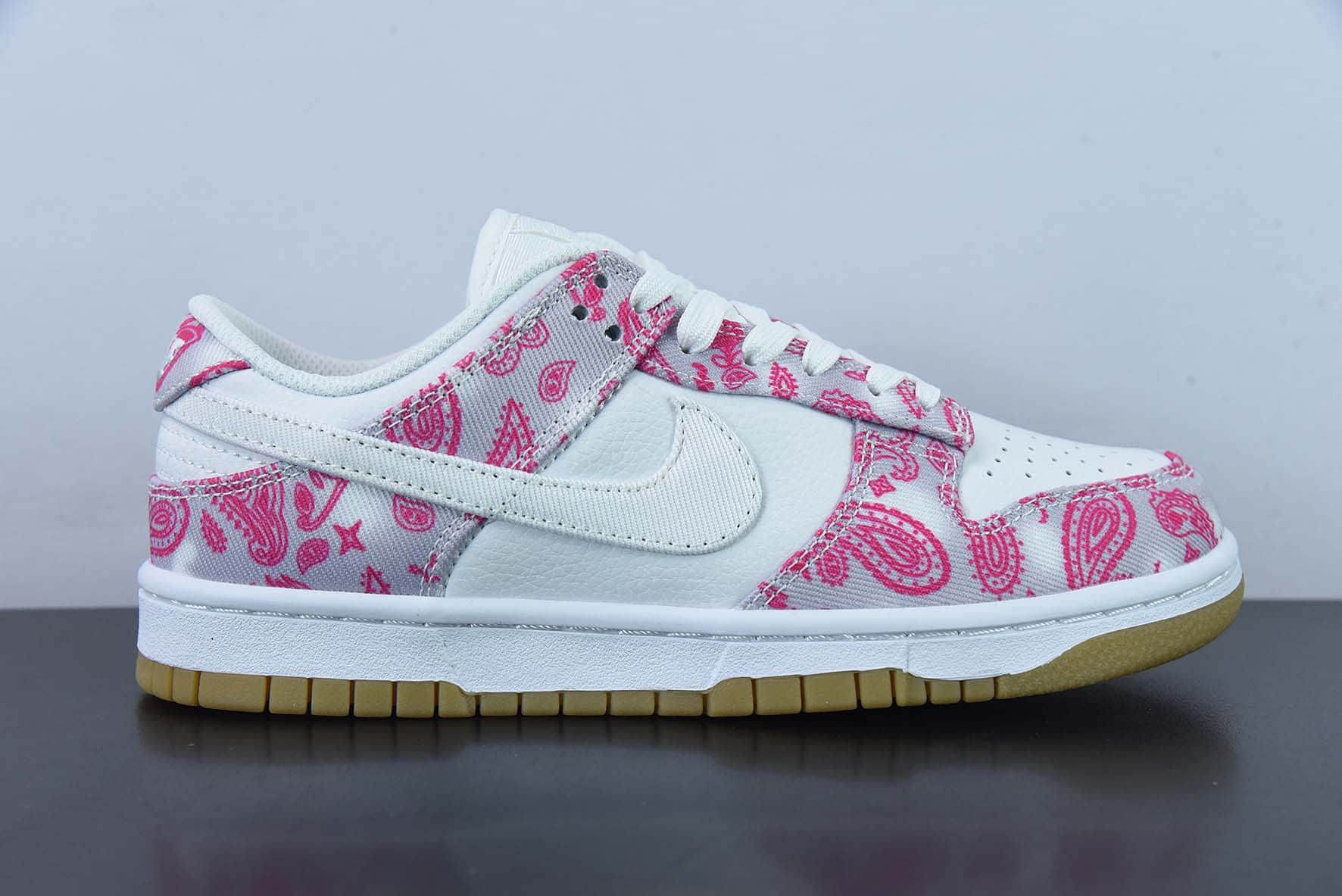 耐克Nike SB Dunk Low Retro SP 专属定制“白浅粉腰果花SB低帮休闲滑板鞋纯原版本 货号：CT5053-061