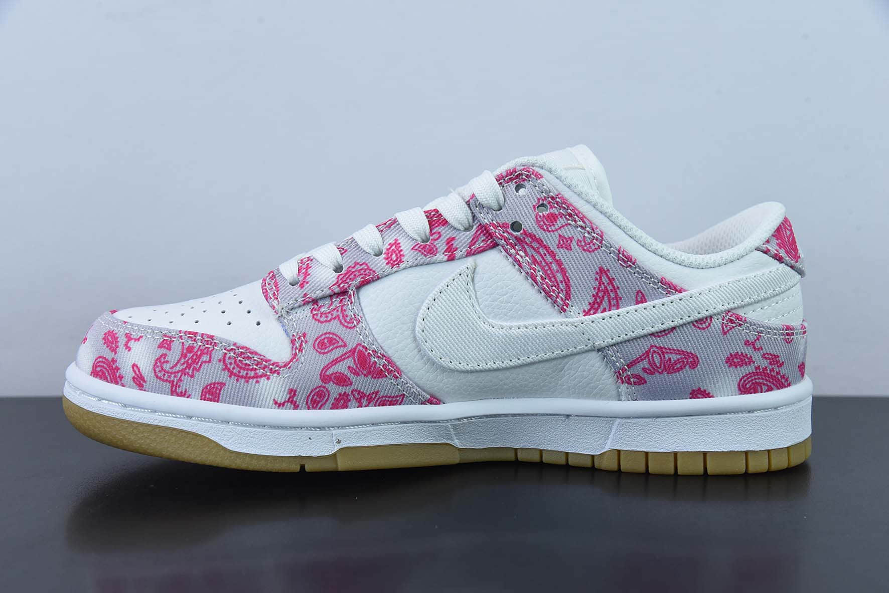 耐克Nike SB Dunk Low Retro SP 专属定制“白浅粉腰果花SB低帮休闲滑板鞋纯原版本 货号：CT5053-061