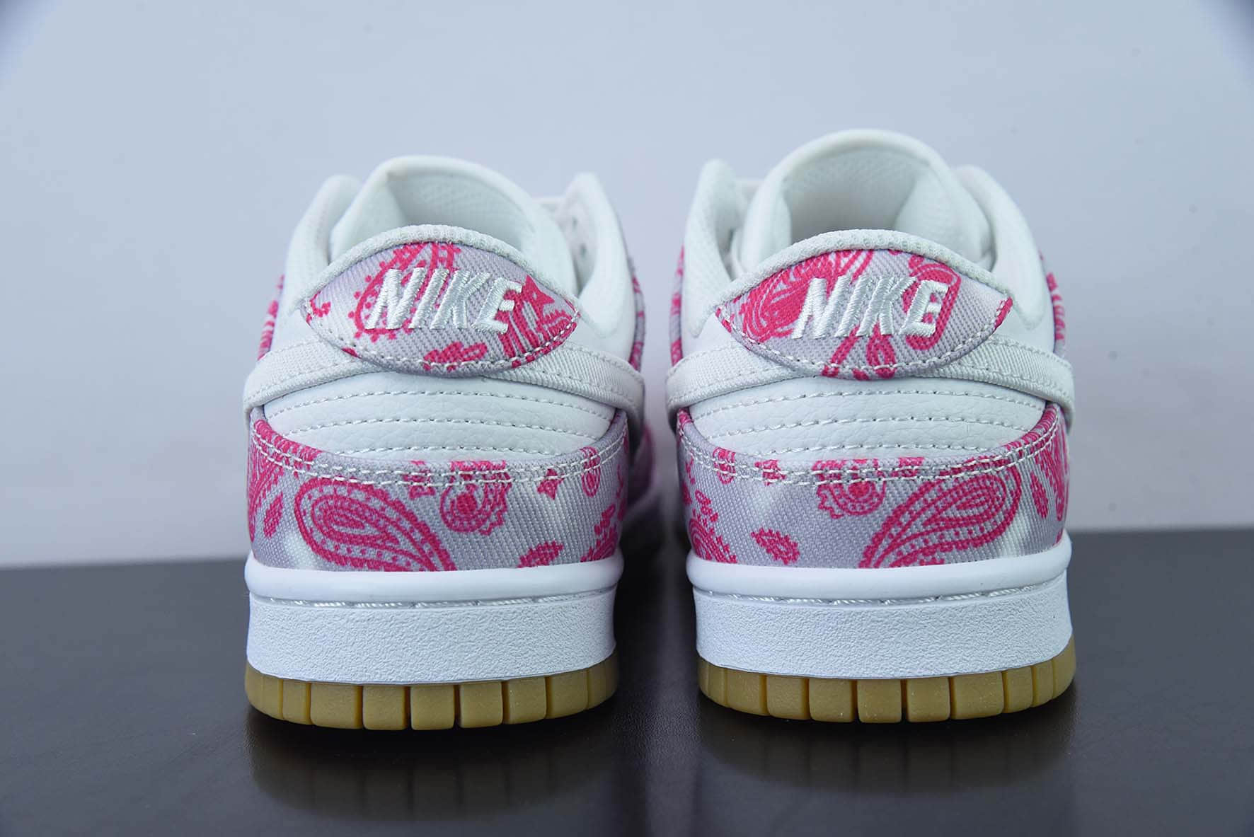 耐克Nike SB Dunk Low Retro SP 专属定制“白浅粉腰果花SB低帮休闲滑板鞋纯原版本 货号：CT5053-061