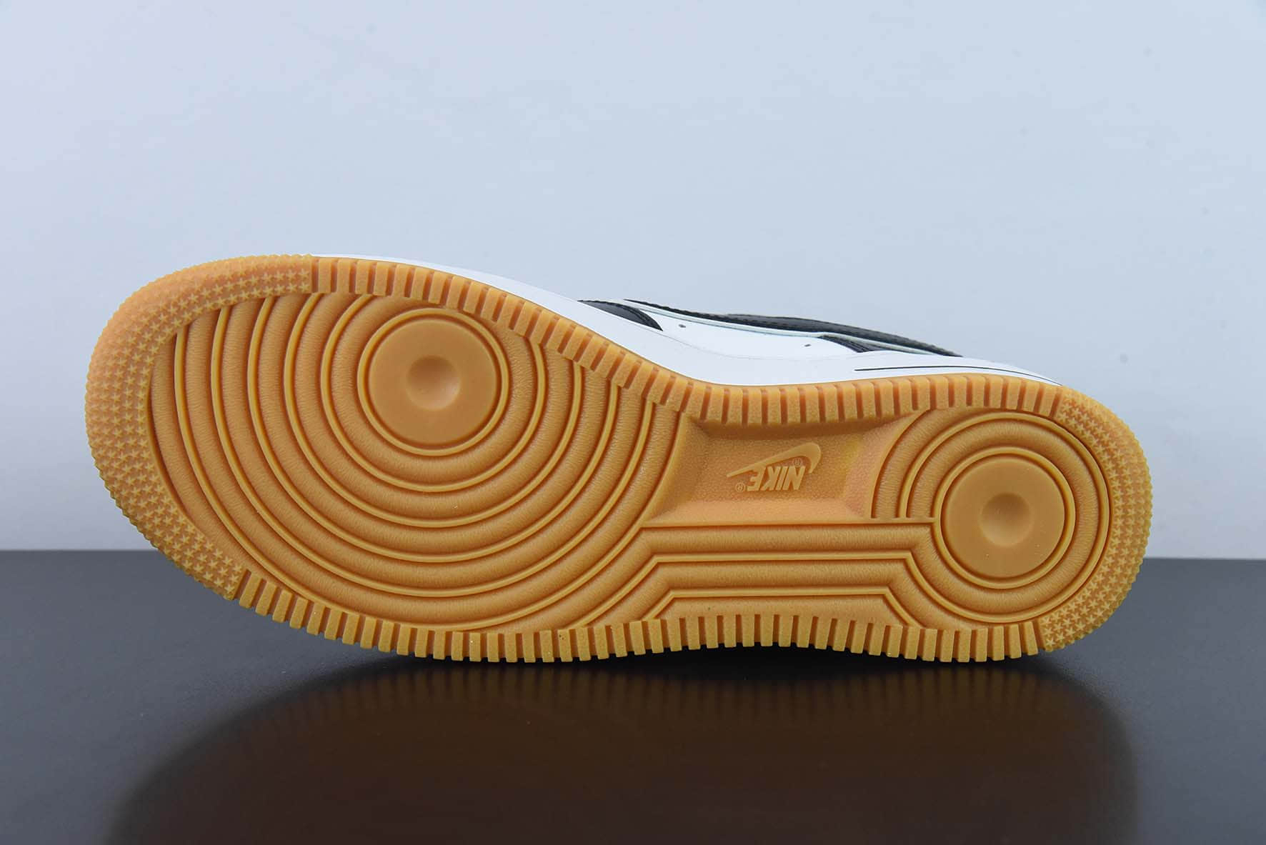 耐克Nike Air Force 1 Low '07 “黑白生胶”空军一号低帮休闲板鞋纯原版本 货号:AW2296-002