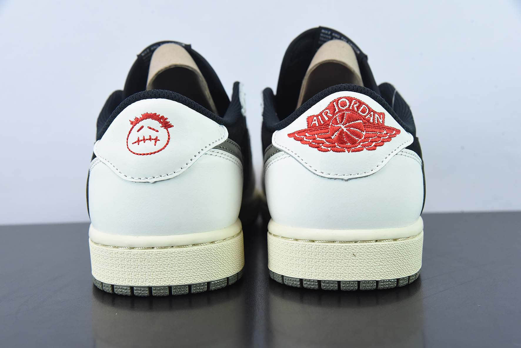 乔丹Air Jordan Travis Scott x Nike Wmns Air Jordan 1 Low OG SPOliveAJ1S联名反转熊猫橄榄绿低帮篮球鞋纯原版本 货号:DZ4137-106