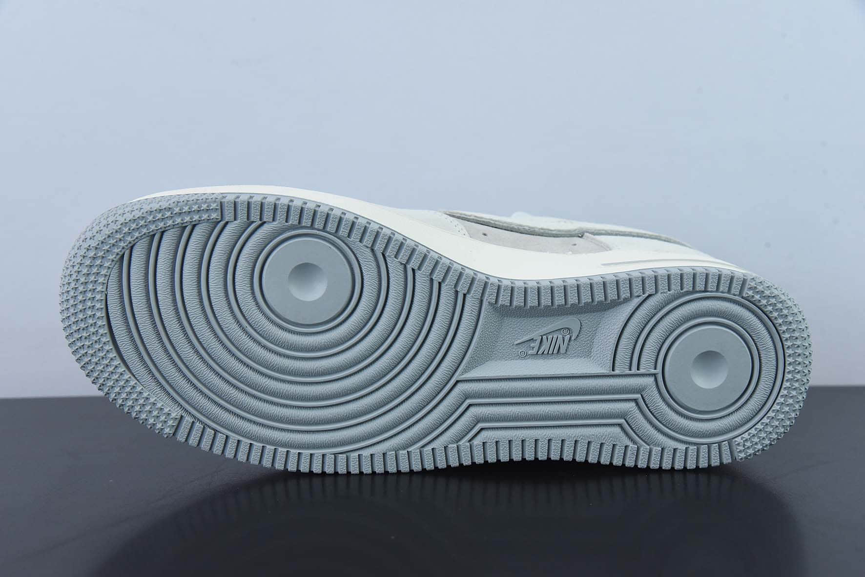 耐克Nike Basketbal Nike Air Force 1 Low '07 “Four Horsemen”PE 勒布朗詹姆斯限定款深灰麂皮空军一号低帮休闲板鞋纯原版本 货号:DZ3696-005