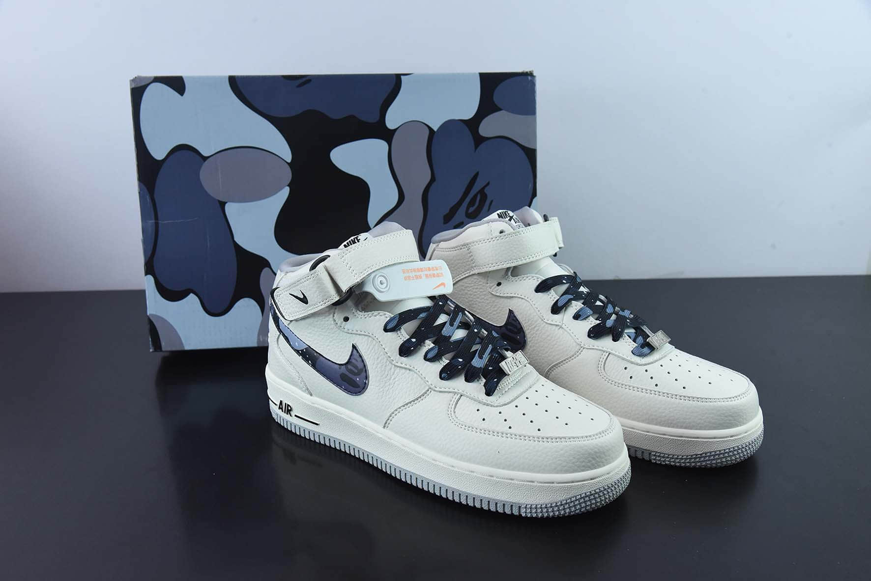 耐克Nike Bape×Nike Air Force 1 Mid“黑迷彩配色”空军一号中帮休闲板鞋纯原版本 货号：AP3696-023