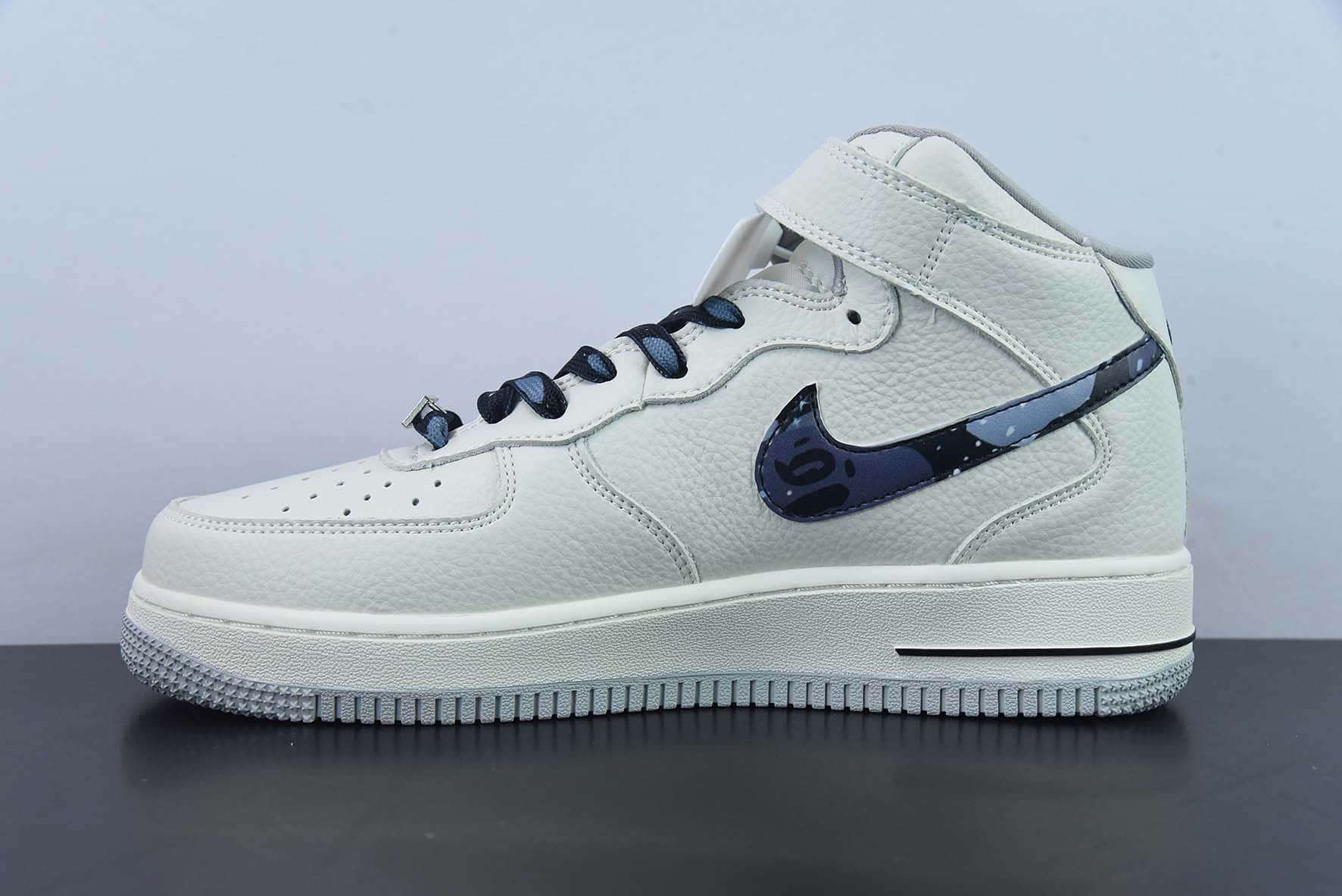 耐克Nike Bape×Nike Air Force 1 Mid“黑迷彩配色”空军一号中帮休闲板鞋纯原版本 货号：AP3696-023
