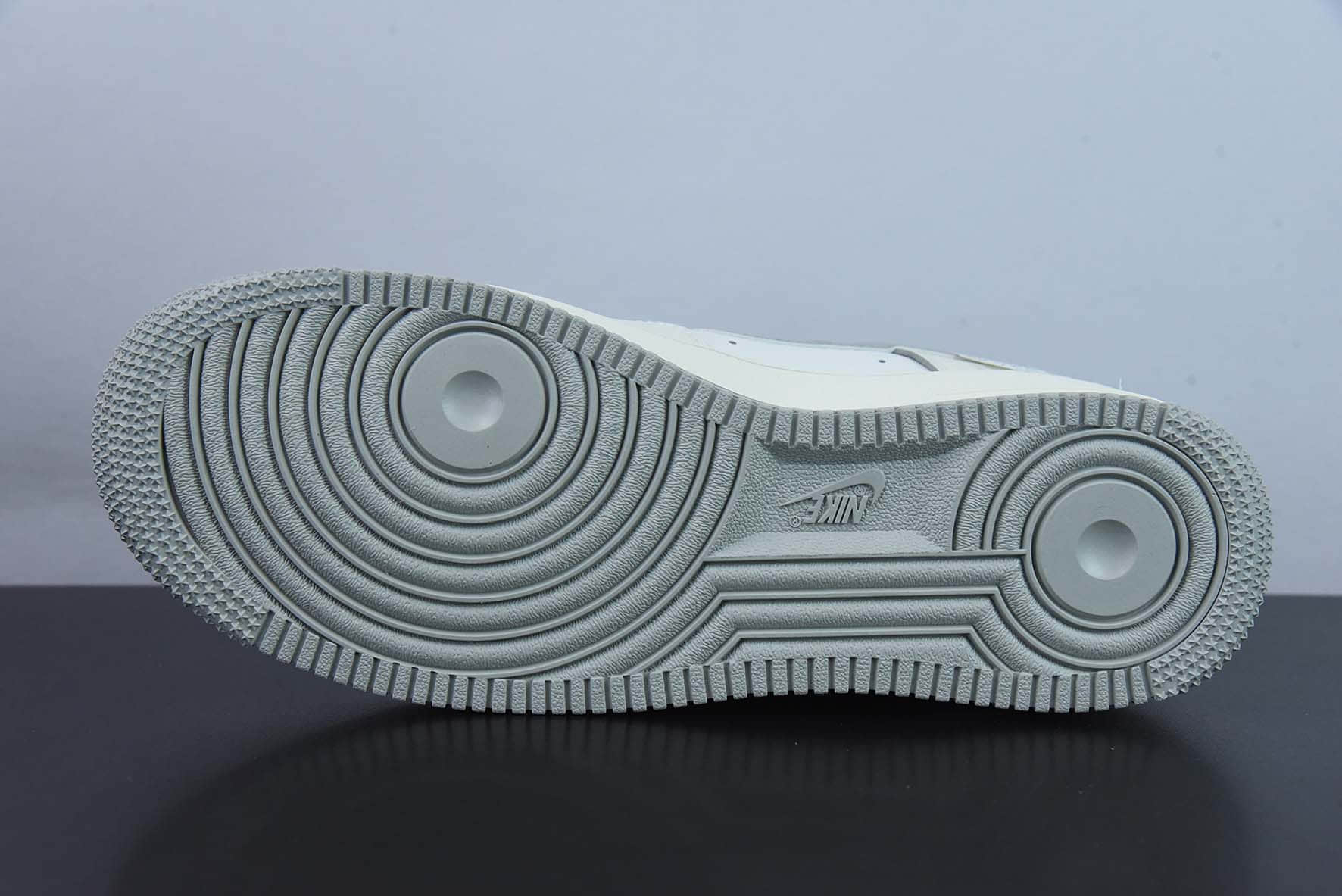 耐克Nike Air Force 1'07 Low “Silver snow” “银雪灰”空军一号低帮休闲板鞋纯原版本 货号:FB1839-333