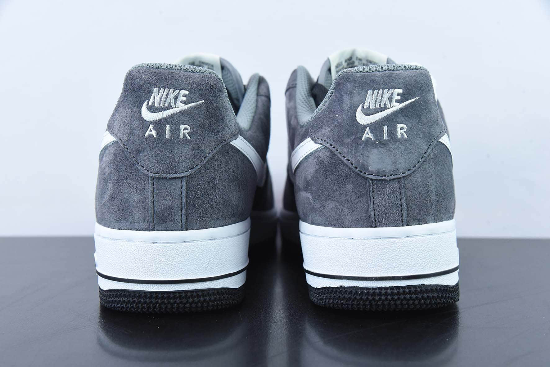 耐克Nike Air Force 1 Low ’07 麂皮黑灰配色空军一号低帮休闲板鞋纯原版本 货号：NT9966-336