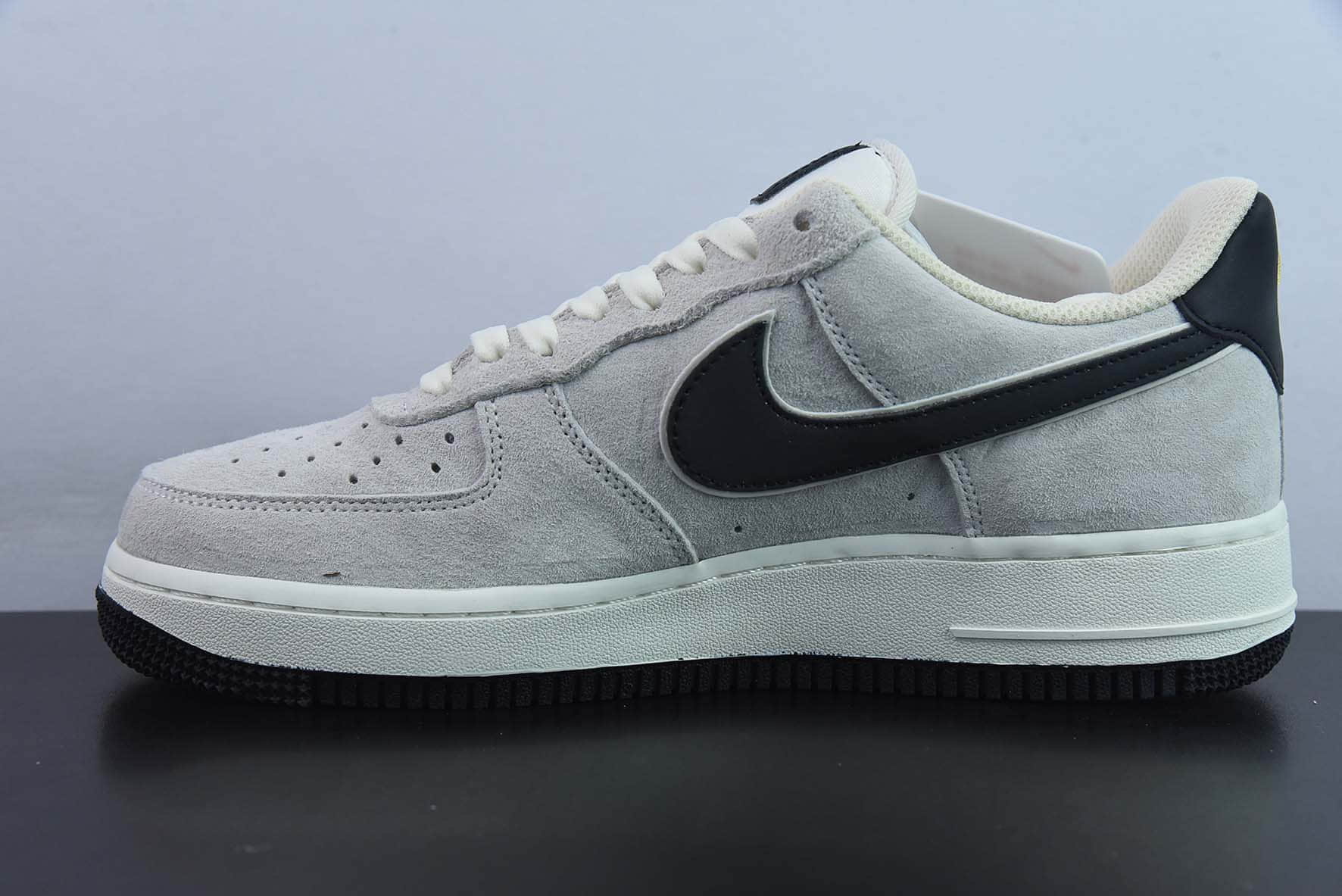 耐克Nike Air Force 1 Low ’07 小勾黑麂皮空军一号低帮休闲板鞋纯原版本 货号:KK5636-810