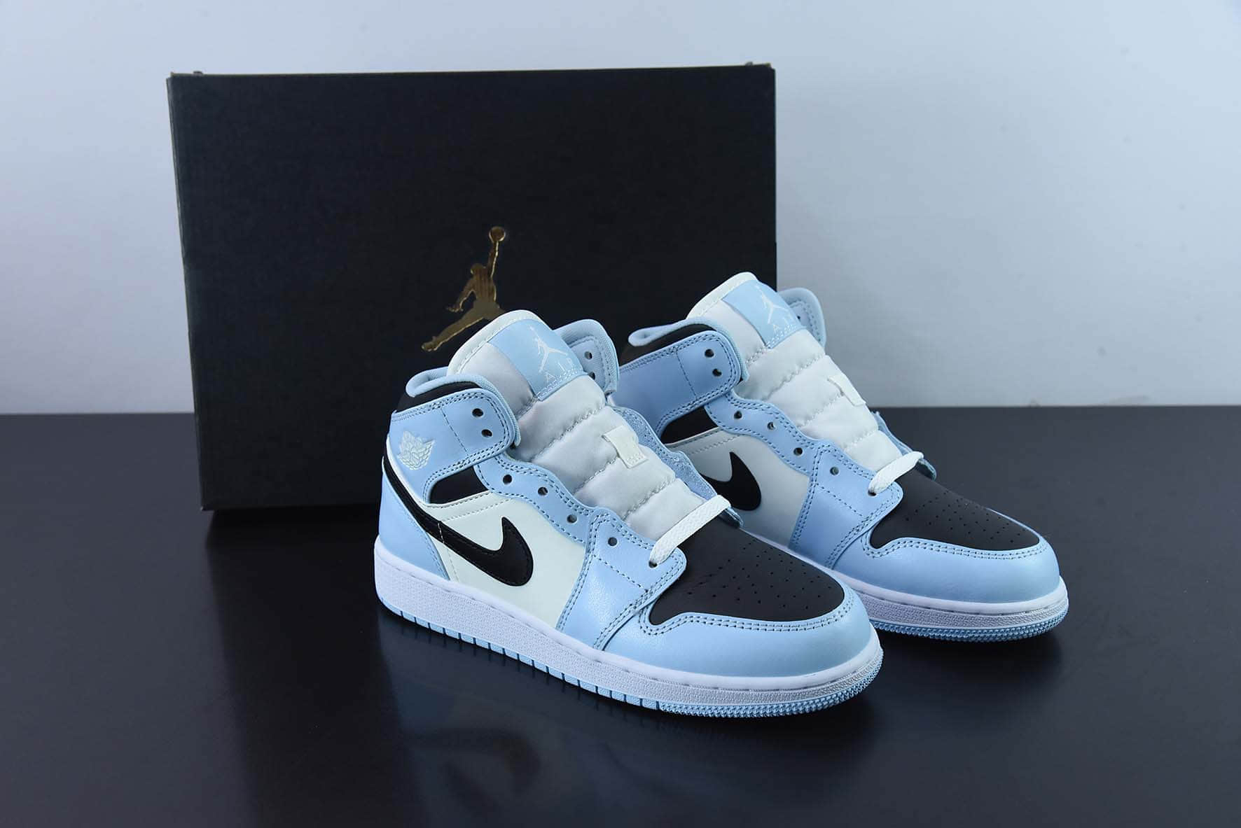 乔丹Air Jordan 1 Mid 白黑蓝中帮文化篮球鞋纯原版本 货号：555112-401