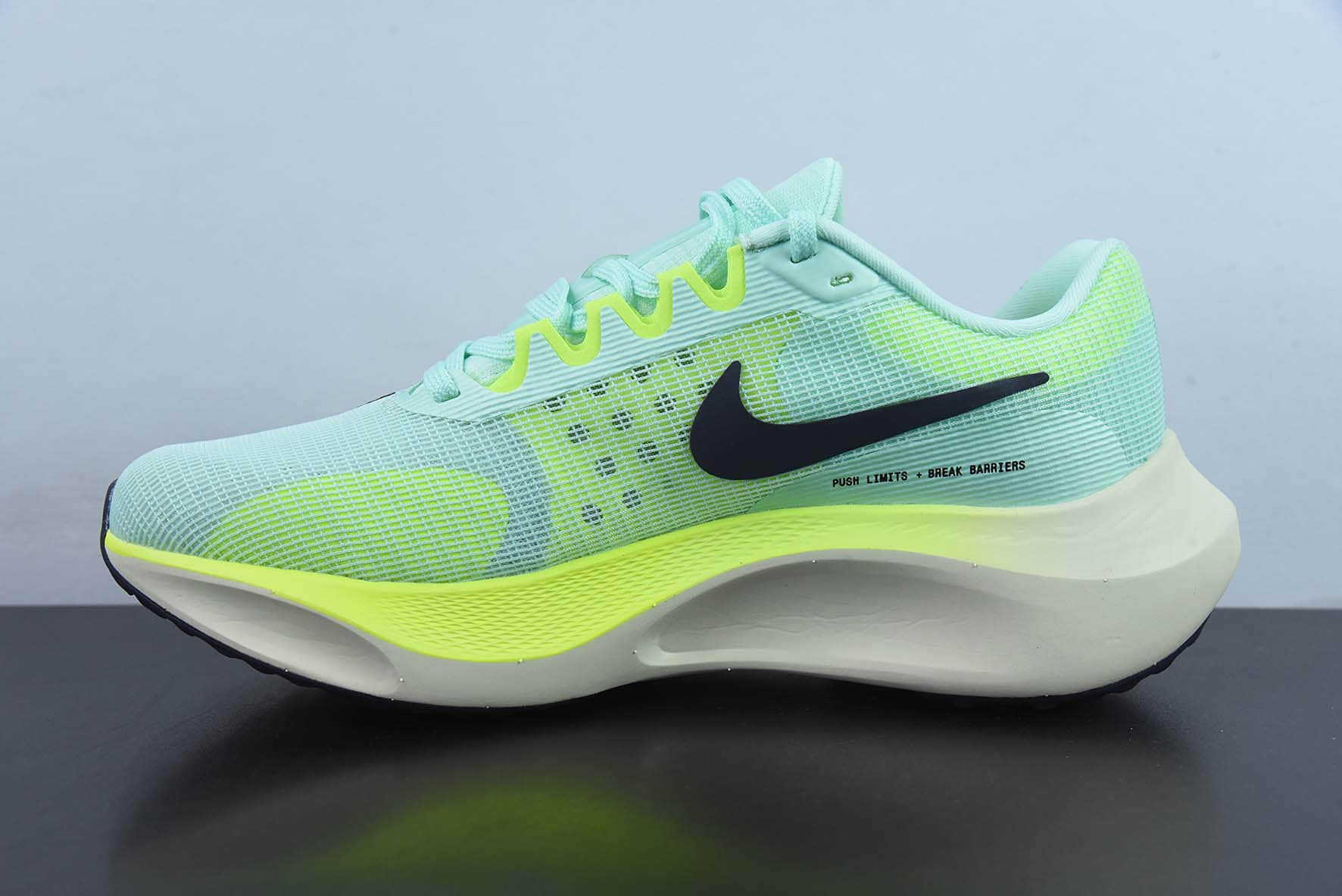 耐克Nike Zoom Fly 5白绿黑超轻女子跑步鞋纯原版本 货号：DM8968-300