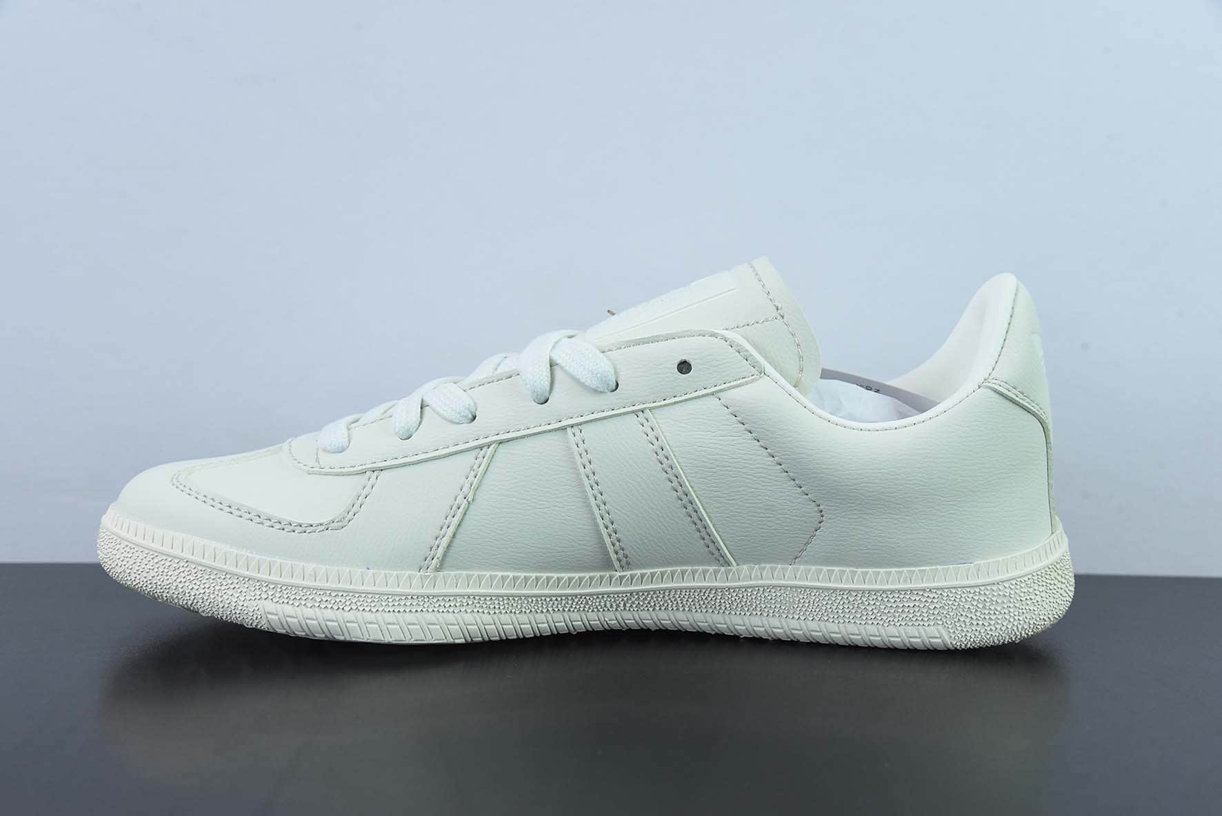 阿迪达斯Adidas Originals BW Army 德训系列皮革米白绅士军用训练风百搭休闲运动板鞋纯原版本 货号:HP5516