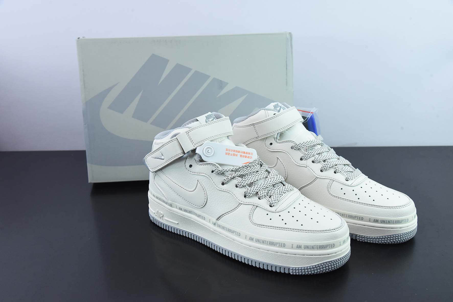 耐克Nike Uninterrupted×Nike Air Forece 1 Mid MORE THAN “米灰银中帮签名涂鸦”满天星空军一号中帮休闲板鞋纯原版本 货号:NU3380-636