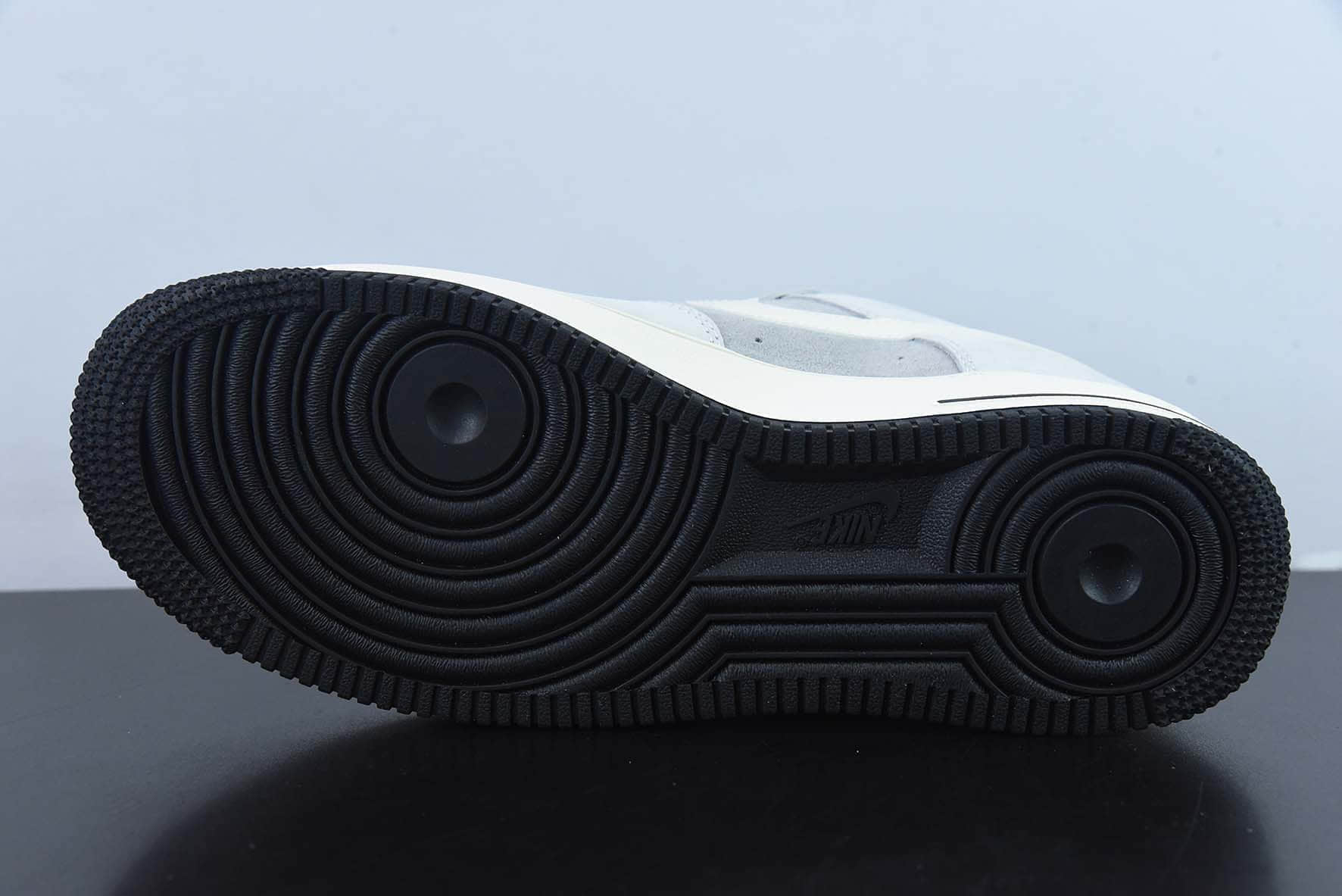 耐克Nike Air Force 1´07 LowGreyWhiteBlack麂皮灰白黑空军一号低帮休闲板鞋纯原版本 货号：KT3396-225