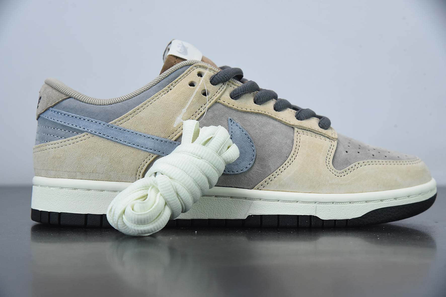 耐克Nike SB Dunk Low 大友克洋联名款麂皮卡其灰蓝SB低帮休闲滑板鞋纯原版本 货号：CV1026-052