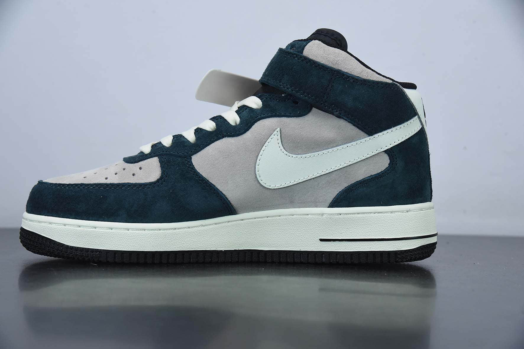 耐克Nike Air Force 1'07 奶白灰绿空军一号中帮运动休闲板鞋纯原版本 货号: DE6933-865