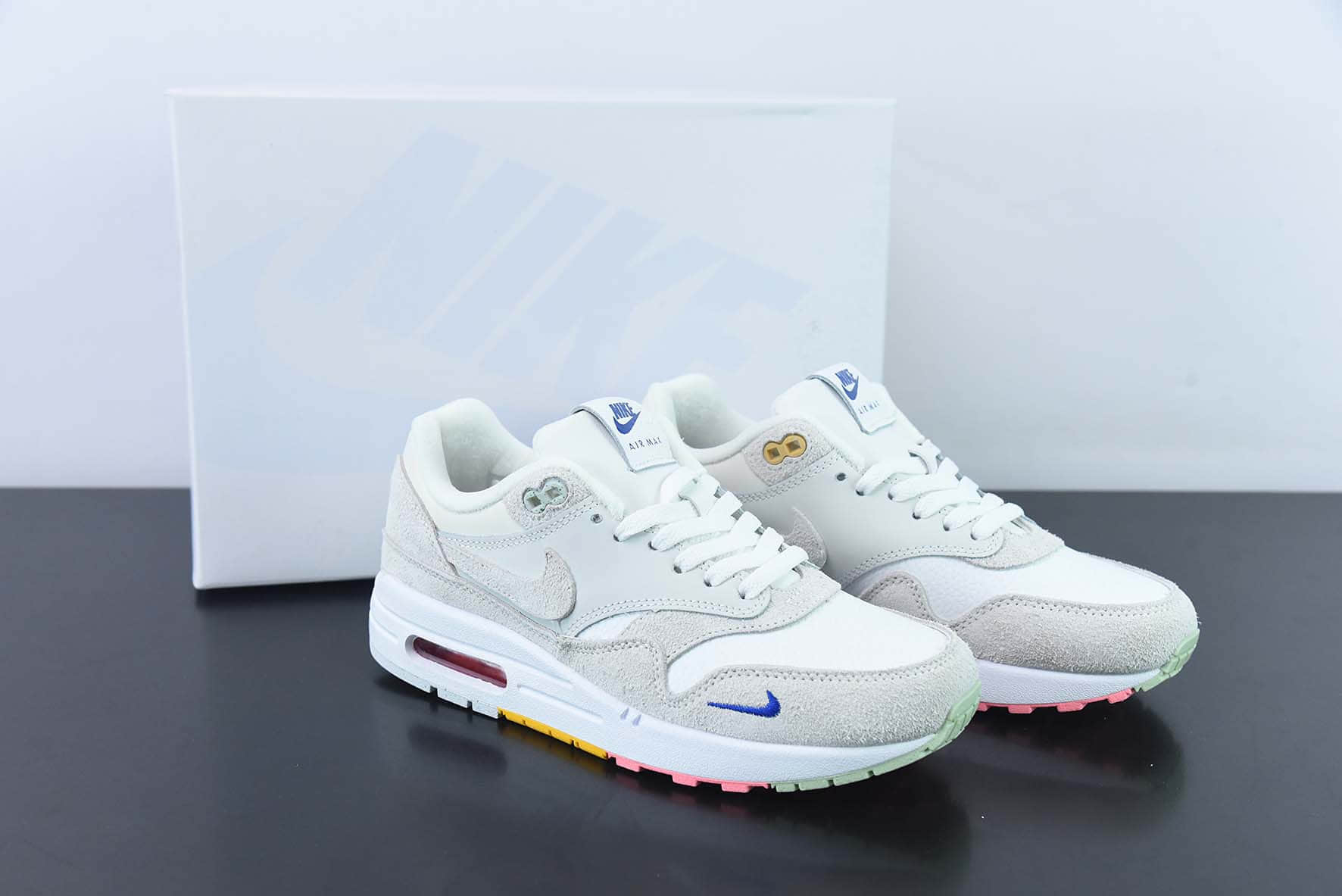 耐克Nike Wmns Air Max 1 PremiumPom Pom Polka Dot灰白毛球初代复古气垫百搭休闲运动慢跑鞋纯原版本 货号:FB4959-121