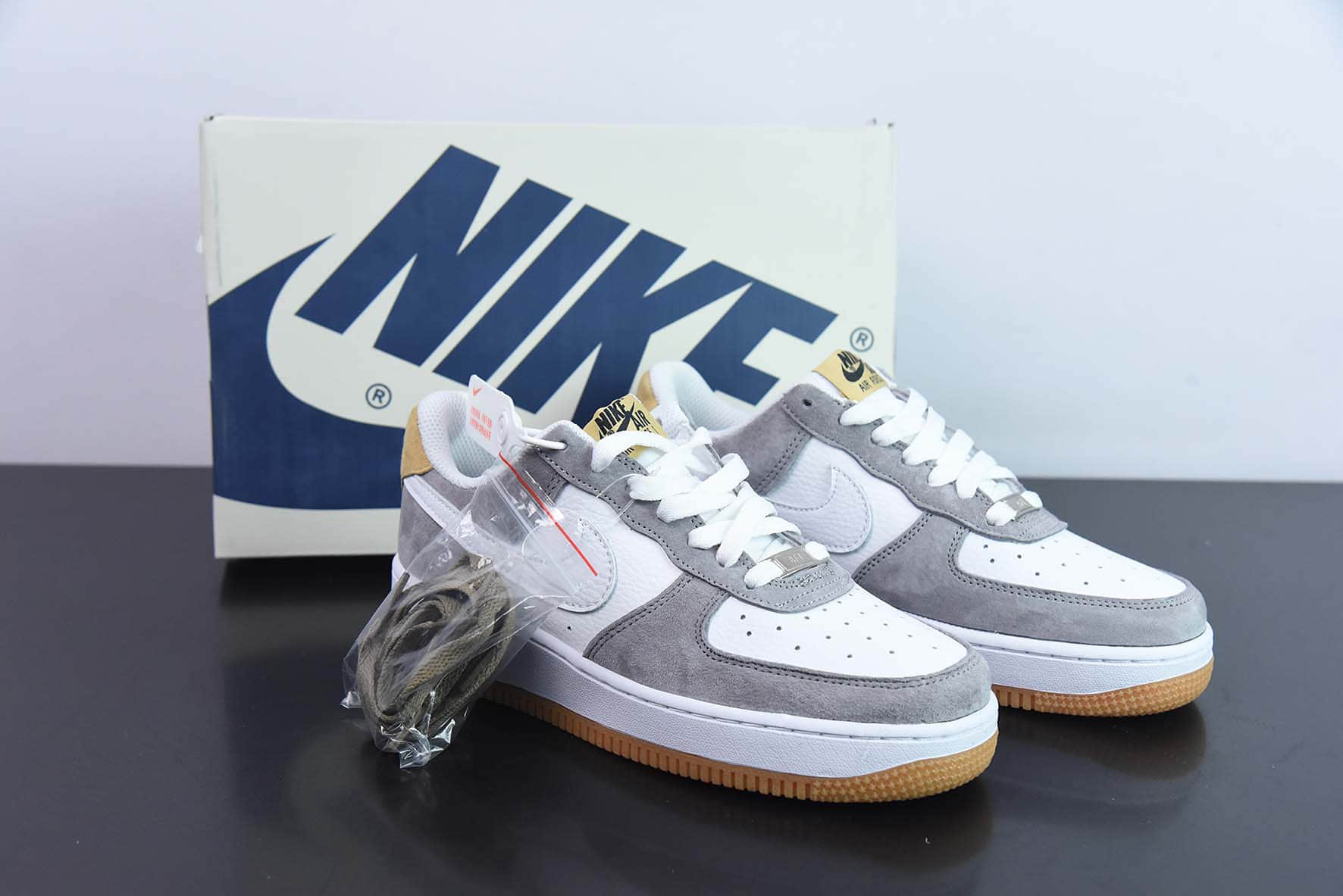 耐克Nike Air Force 1´07 Low SuedeWhiteGreyYellow拼接白深灰黄土”空军一号低帮休闲板鞋纯原版本 货号:DE0099-005
