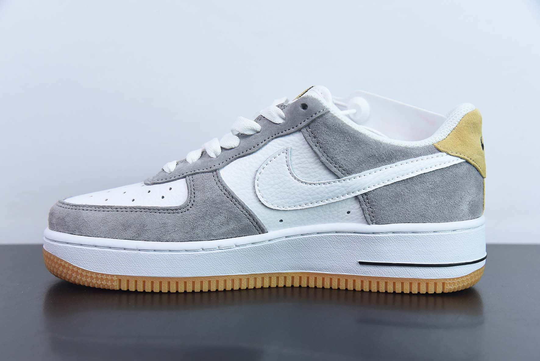 耐克Nike Air Force 1´07 Low SuedeWhiteGreyYellow拼接白深灰黄土”空军一号低帮休闲板鞋纯原版本 货号:DE0099-005