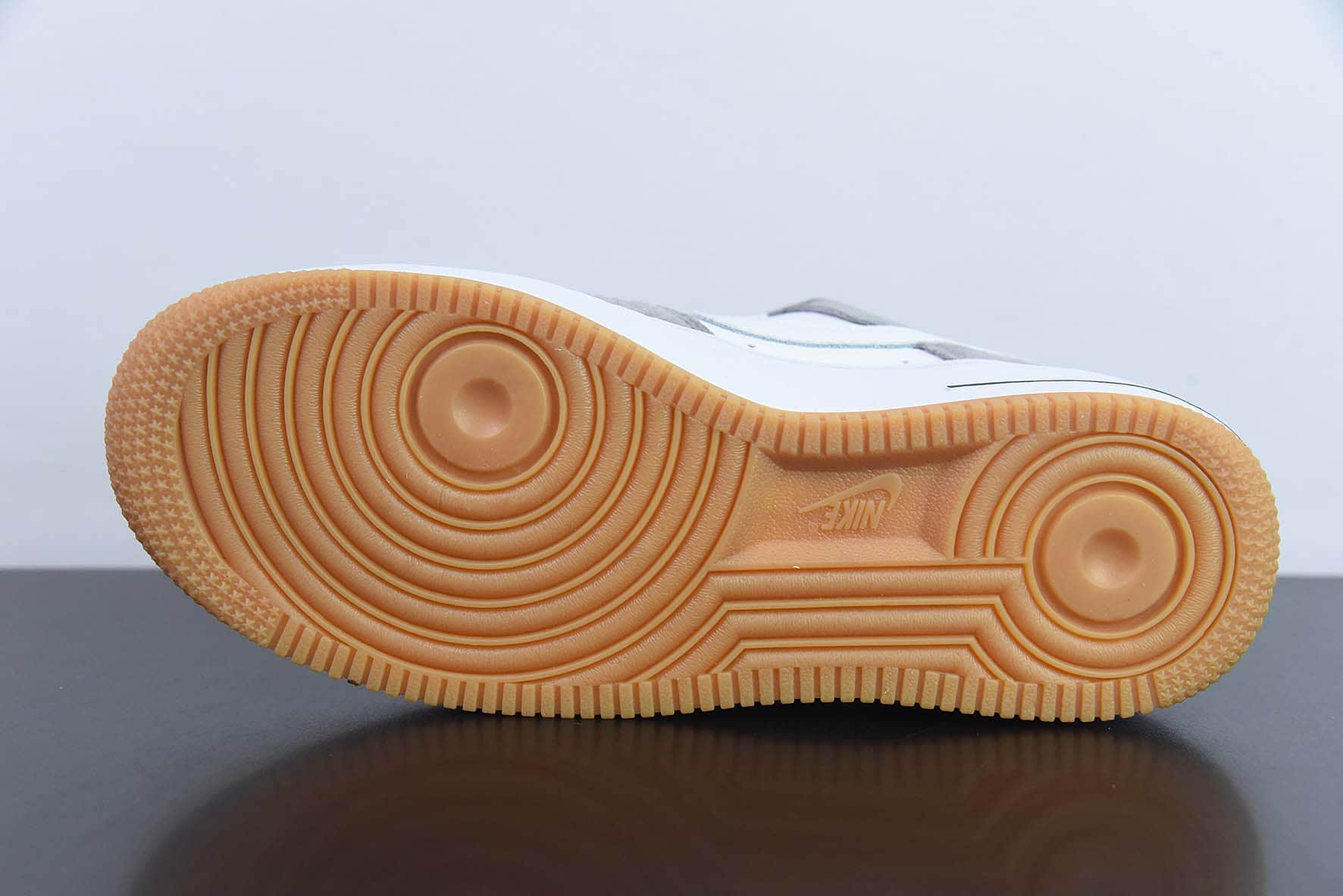 耐克Nike Air Force 1´07 Low SuedeWhiteGreyYellow拼接白深灰黄土”空军一号低帮休闲板鞋纯原版本 货号:DE0099-005