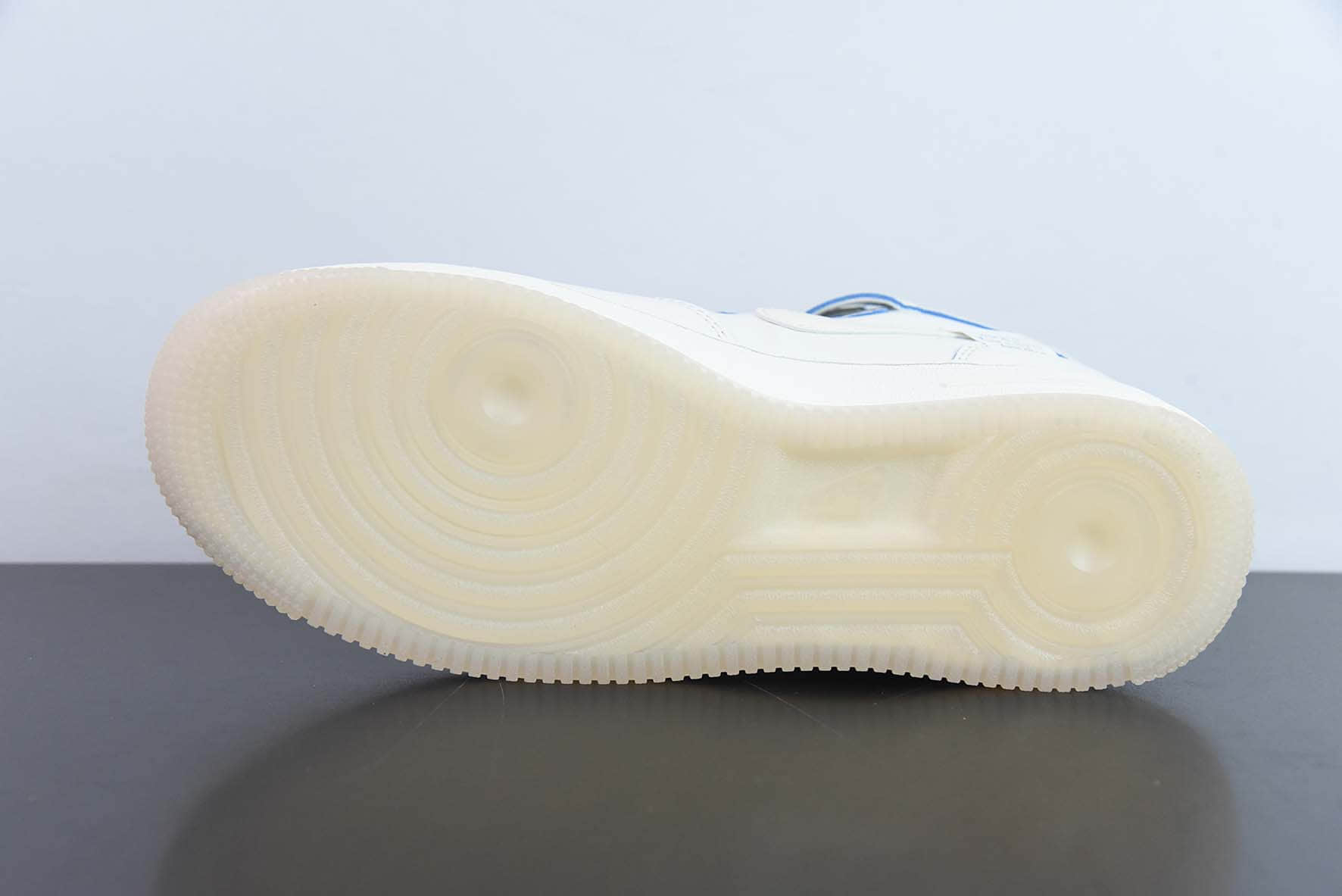 耐克Nike Air Force 1'07 MI'd “Pearl white” “珍珠白” 空军一号中帮休闲板鞋纯原版本 货号：FB1869-055