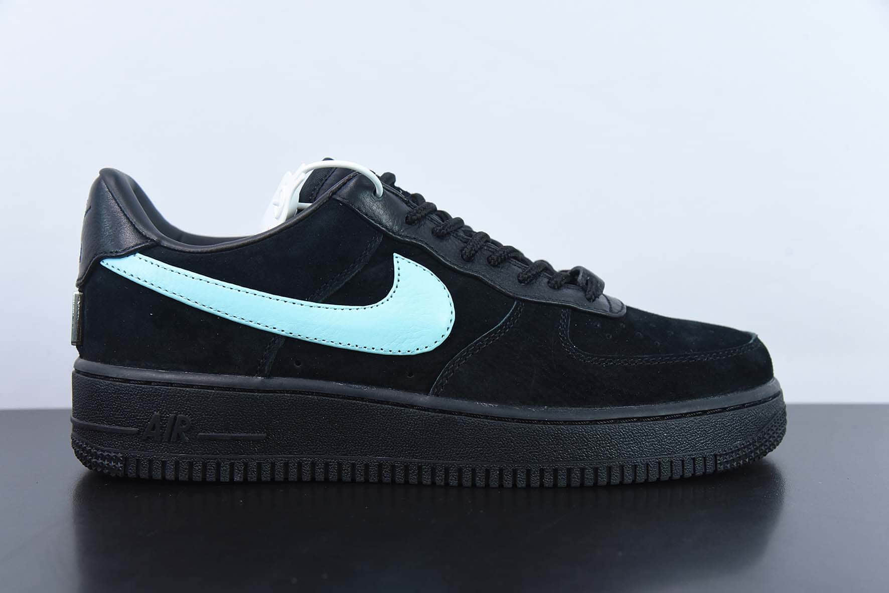 耐克Nike Tiffany & CO x Nk Air Force 1 Low 1837 詹姆斯同款蒂芙尼黑蓝联名空军一号低帮板鞋纯原版本 货号：DZ1382-001 