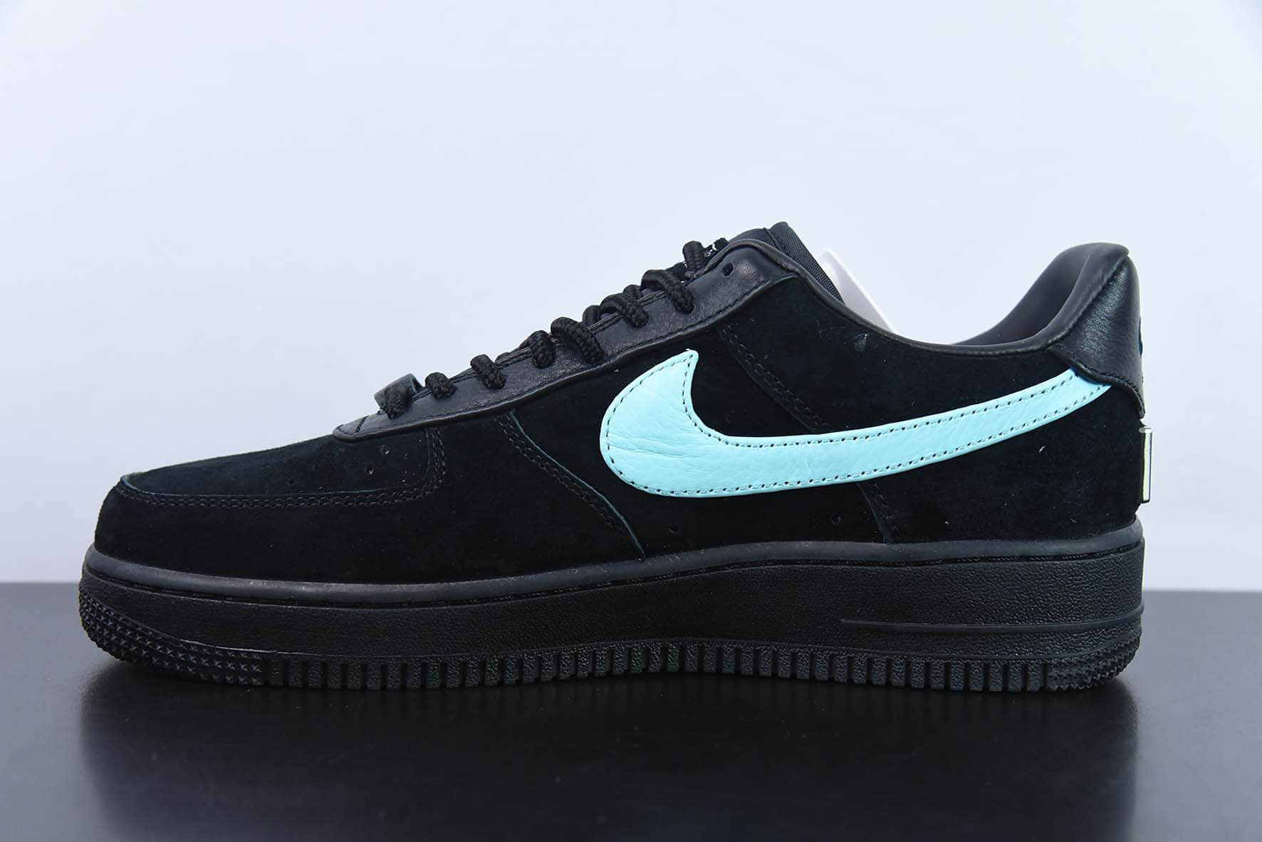 耐克Nike Tiffany & CO x Nk Air Force 1 Low 1837 詹姆斯同款蒂芙尼黑蓝联名空军一号低帮板鞋纯原版本 货号：DZ1382-001 