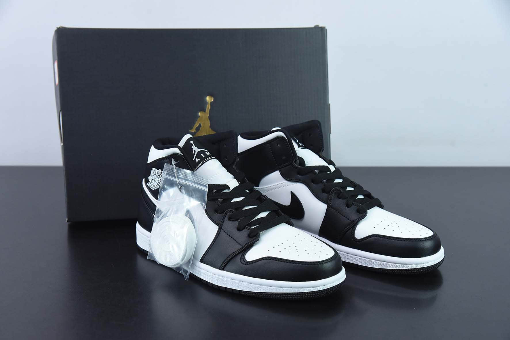 乔丹Air Jordan 1 MidInvertAJ1乔丹一代黑白熊猫中帮经典复古文化休闲运动篮球鞋纯原版本 货号:DV0991-101