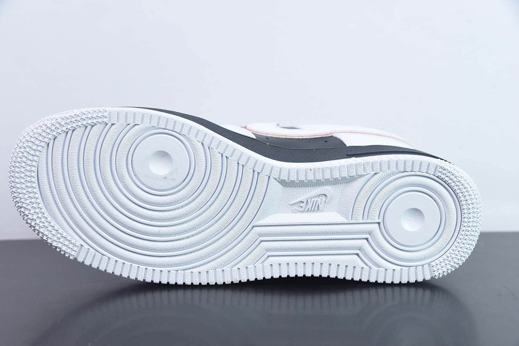 耐克Nike Air Force 1'07 Low 李小龙配色空军一号低帮休闲板鞋纯原版本 货号：KN2696-024 