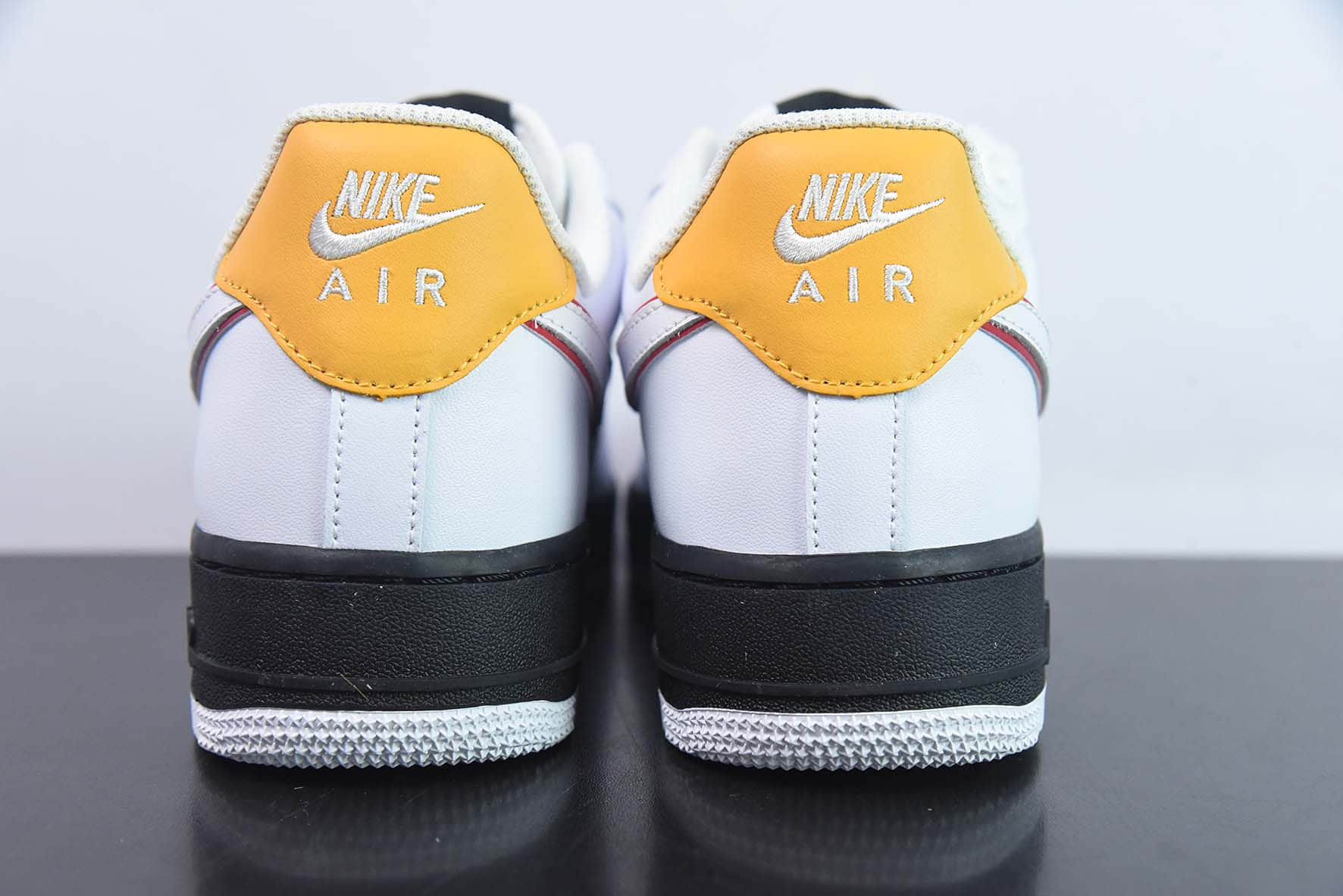 耐克Nike Air Force 1'07 Low 李小龙配色空军一号低帮休闲板鞋纯原版本 货号：KN2696-024 