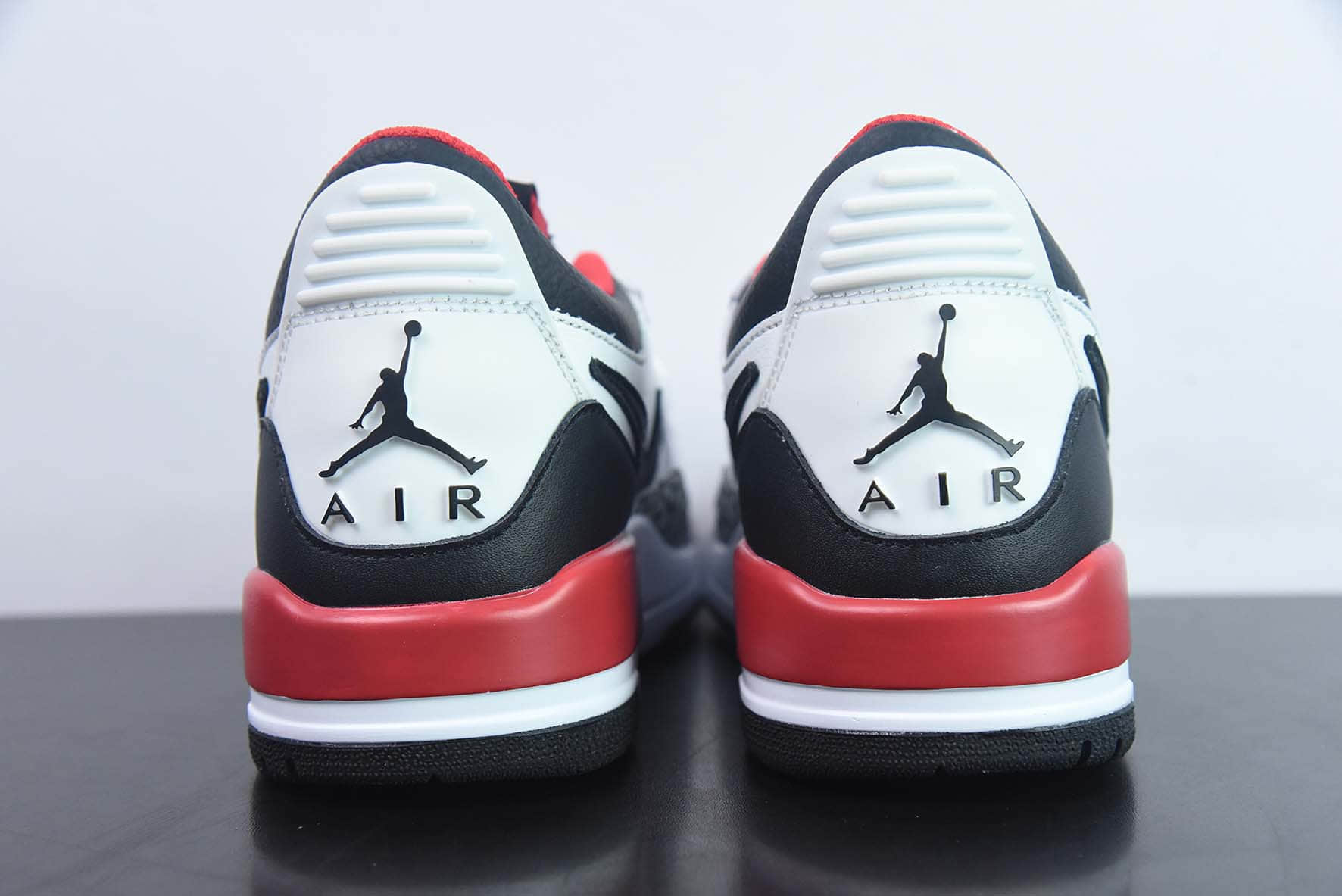 乔丹Air Jordan Legacy AJ312 Low黑白红魔术贴三合一板鞋纯原版本 货号：FJ7221-101