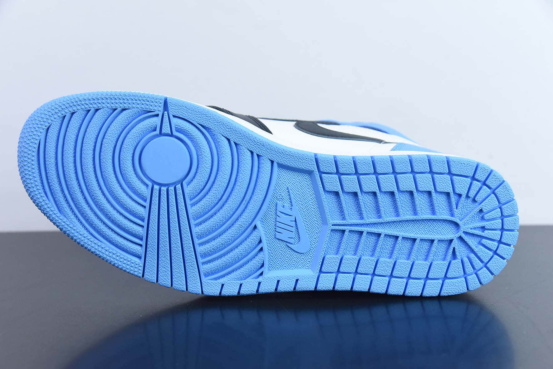 乔丹Air Jordan 1 High OG UNC Toe AJ1黑蓝脚趾高帮篮球鞋纯原版本 货号：DZ5485-400