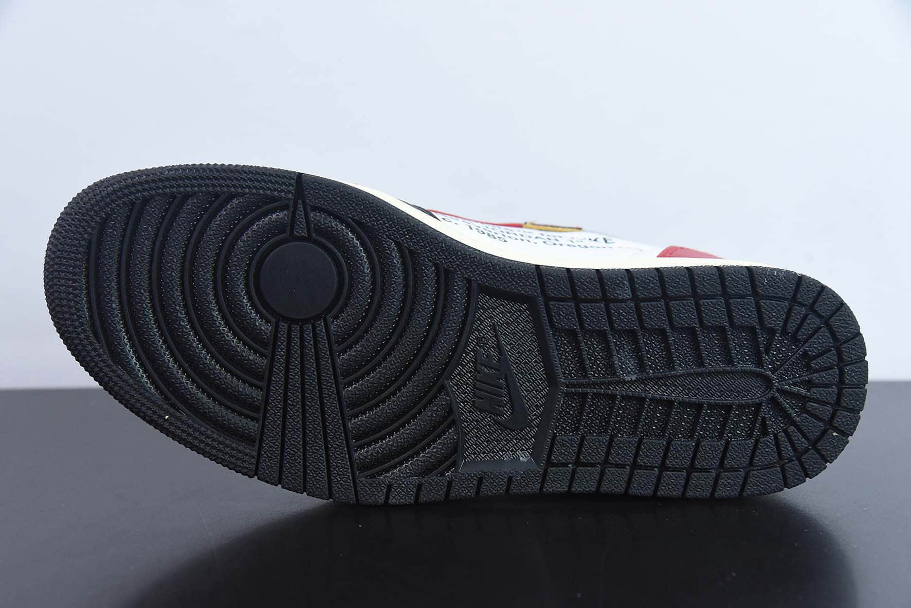乔丹Air JordanUnion LA x Off-White x Air Jordan 1 Low OGGOAT LOWSAJ1 “OW三方联名黑白红倒钩”低帮篮球鞋纯原版本 货号：CZ0790-107