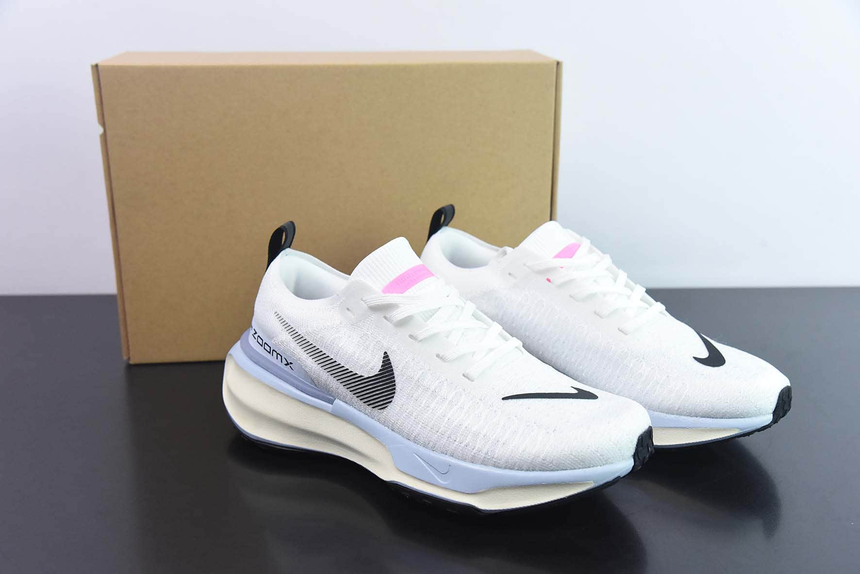 耐克NIKE Zoom X Invincible Run Fk 3 针织白黑浅蓝粉马拉松机能风格运动鞋纯原版本 货号：DR2615-100 