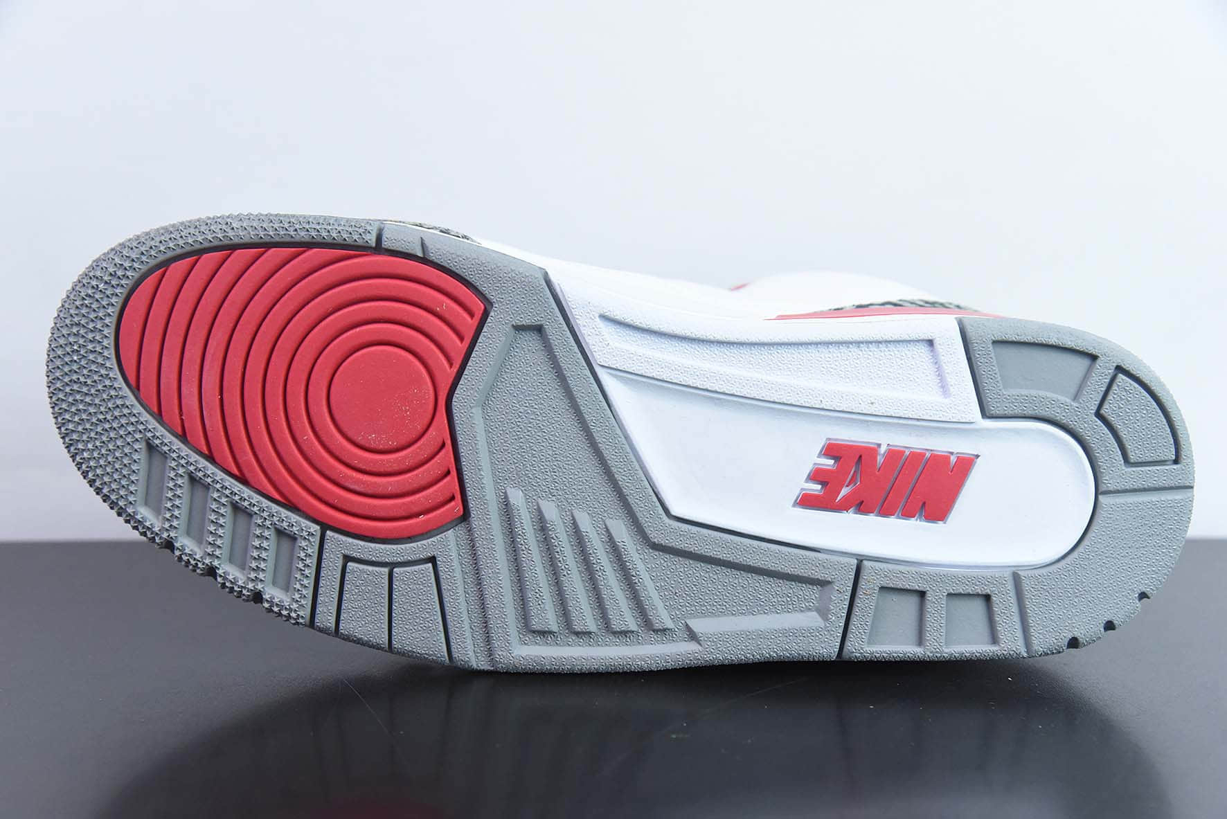 乔丹Air Jordan AJ3 白红爆裂纹男子文化篮球鞋纯原版本 货号：DA3707-160