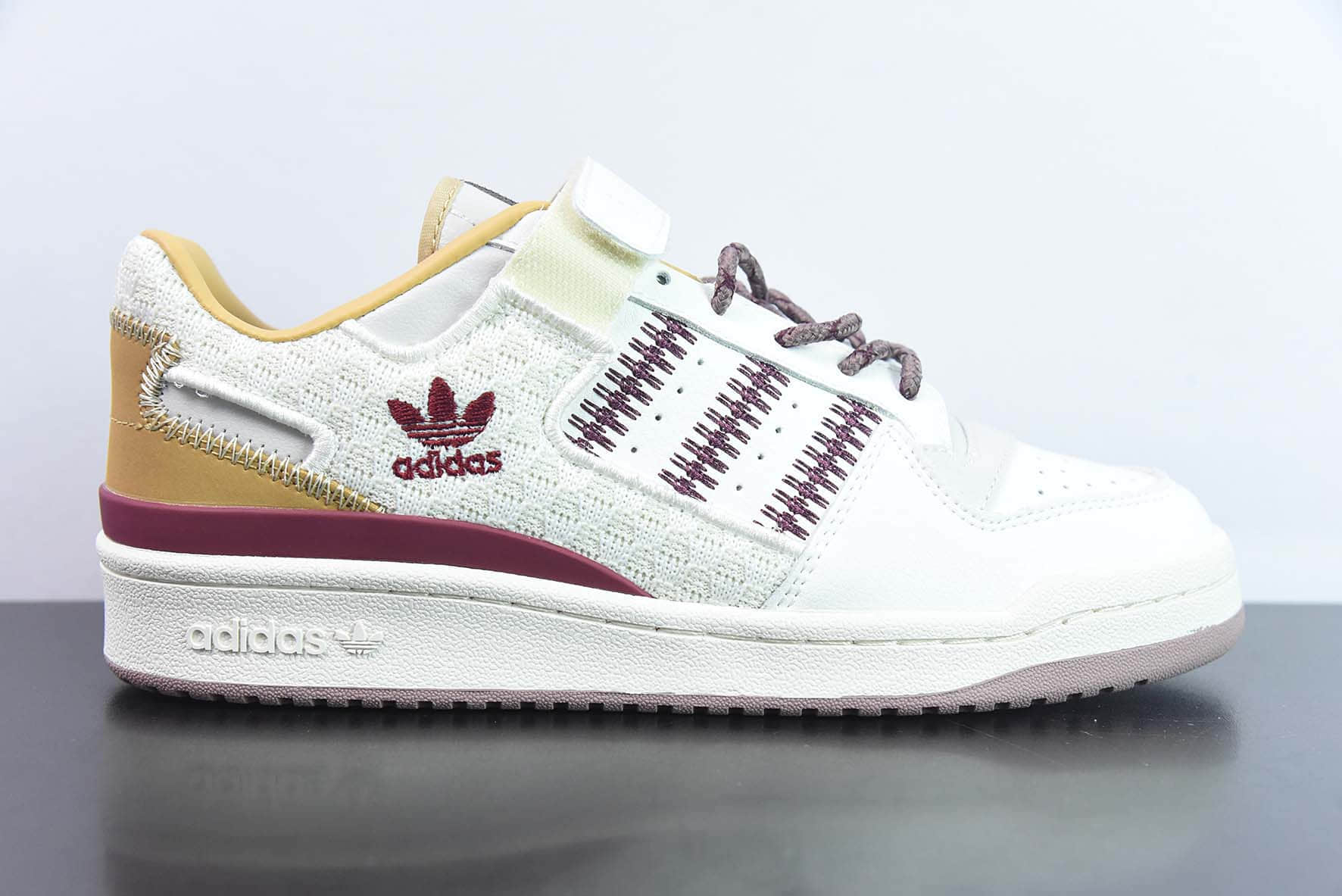 阿迪达斯Adidas Originals Forum 84 Low2023中国CNY兔年限定配色恭喜发财皮革米白麦黄酒红兔年限定罗马系列魔术贴低帮复古系带百搭休闲运动板鞋纯原版本 货号：IE1898
