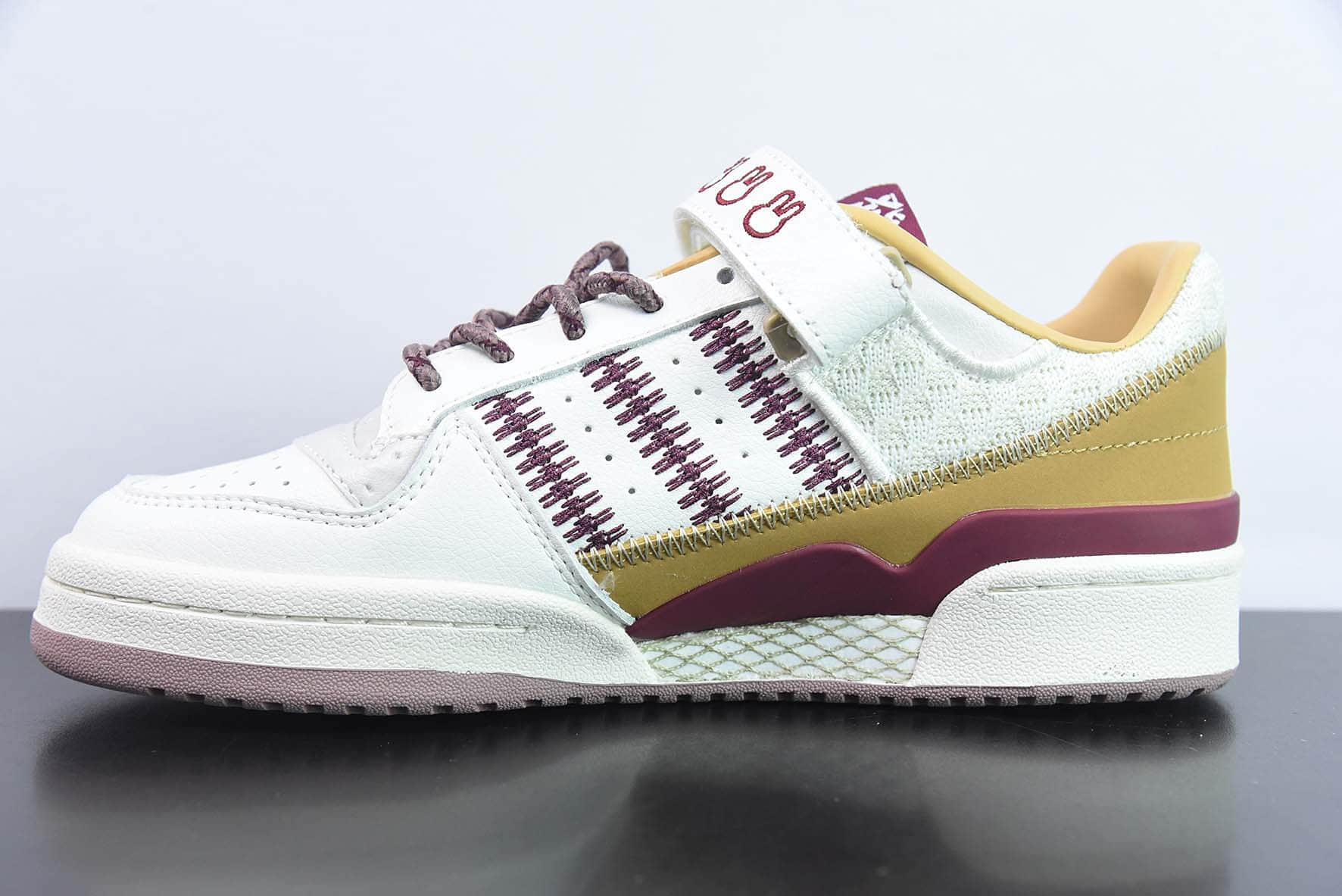 阿迪达斯Adidas Originals Forum 84 Low2023中国CNY兔年限定配色恭喜发财皮革米白麦黄酒红兔年限定罗马系列魔术贴低帮复古系带百搭休闲运动板鞋纯原版本 货号：IE1898