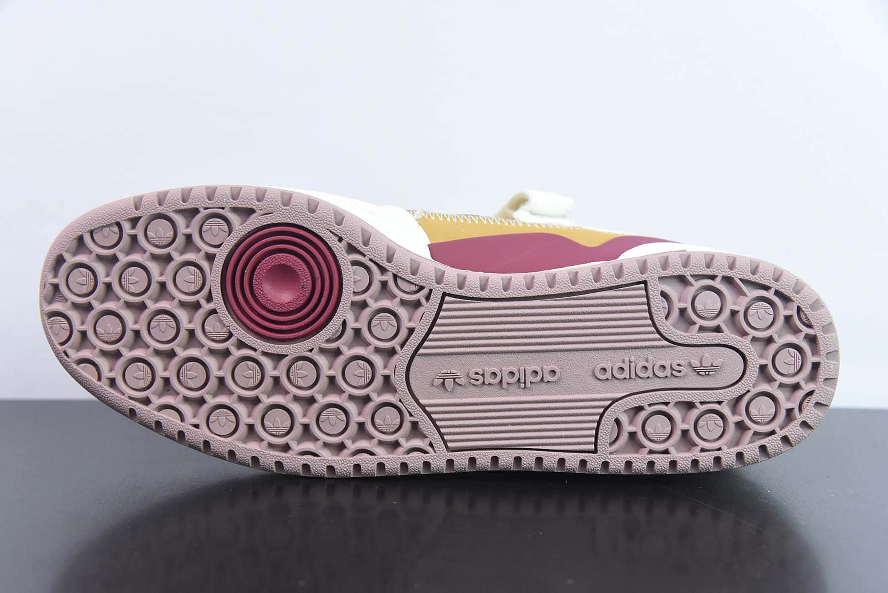 阿迪达斯Adidas Originals Forum 84 Low2023中国CNY兔年限定配色恭喜发财皮革米白麦黄酒红兔年限定罗马系列魔术贴低帮复古系带百搭休闲运动板鞋纯原版本 货号：IE1898