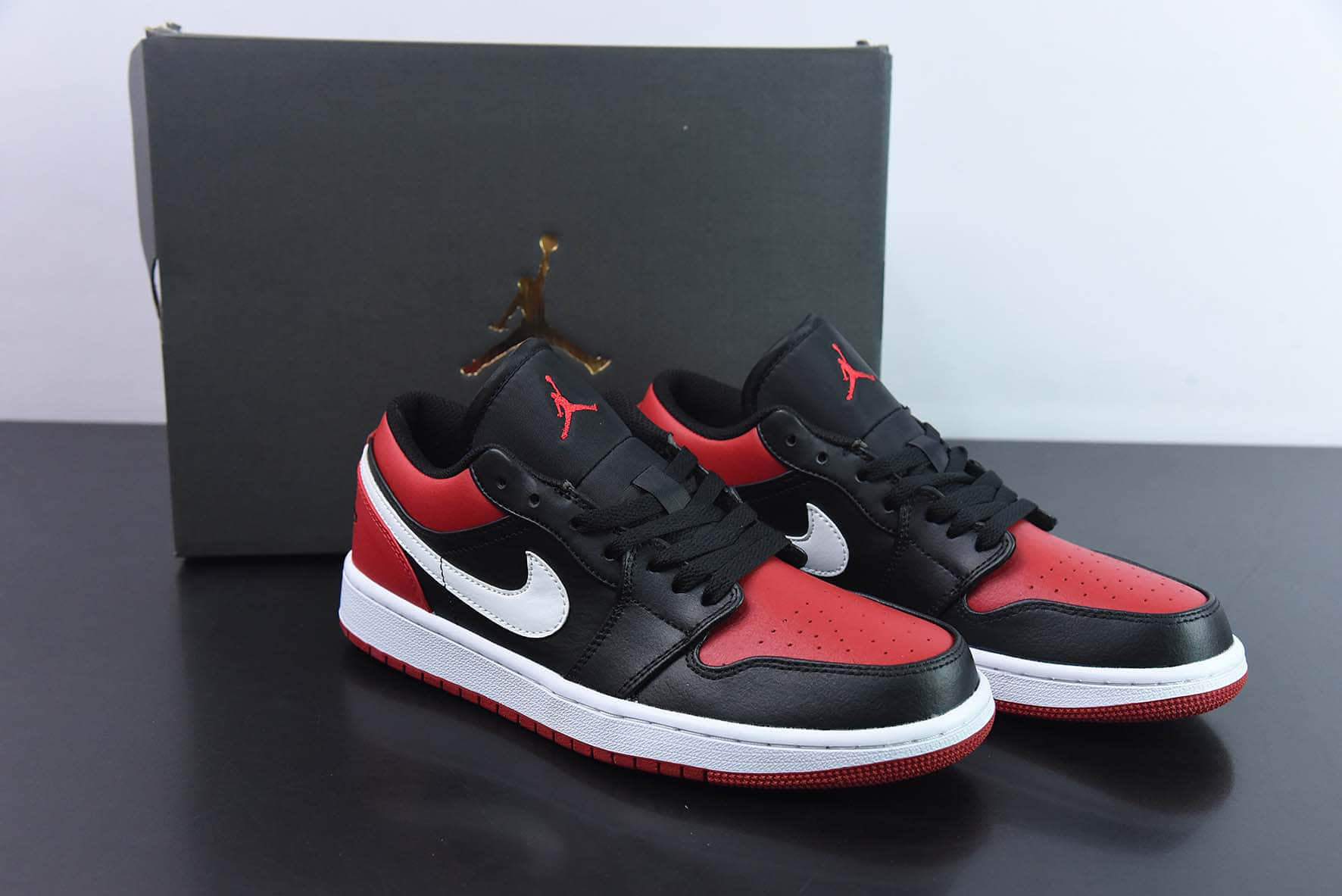 乔丹Air Jordan 1 Low AJ1黑红白钩低帮复古篮球鞋纯原版本 货号：553558-066 