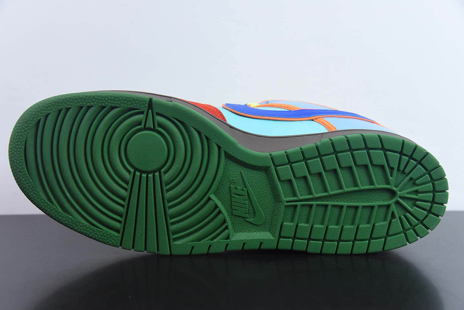 耐克NIKE SB Dunk What the Dunk 慈善鸳鸯鸽子SB低帮休闲板鞋纯原版本 货号：318403-141 